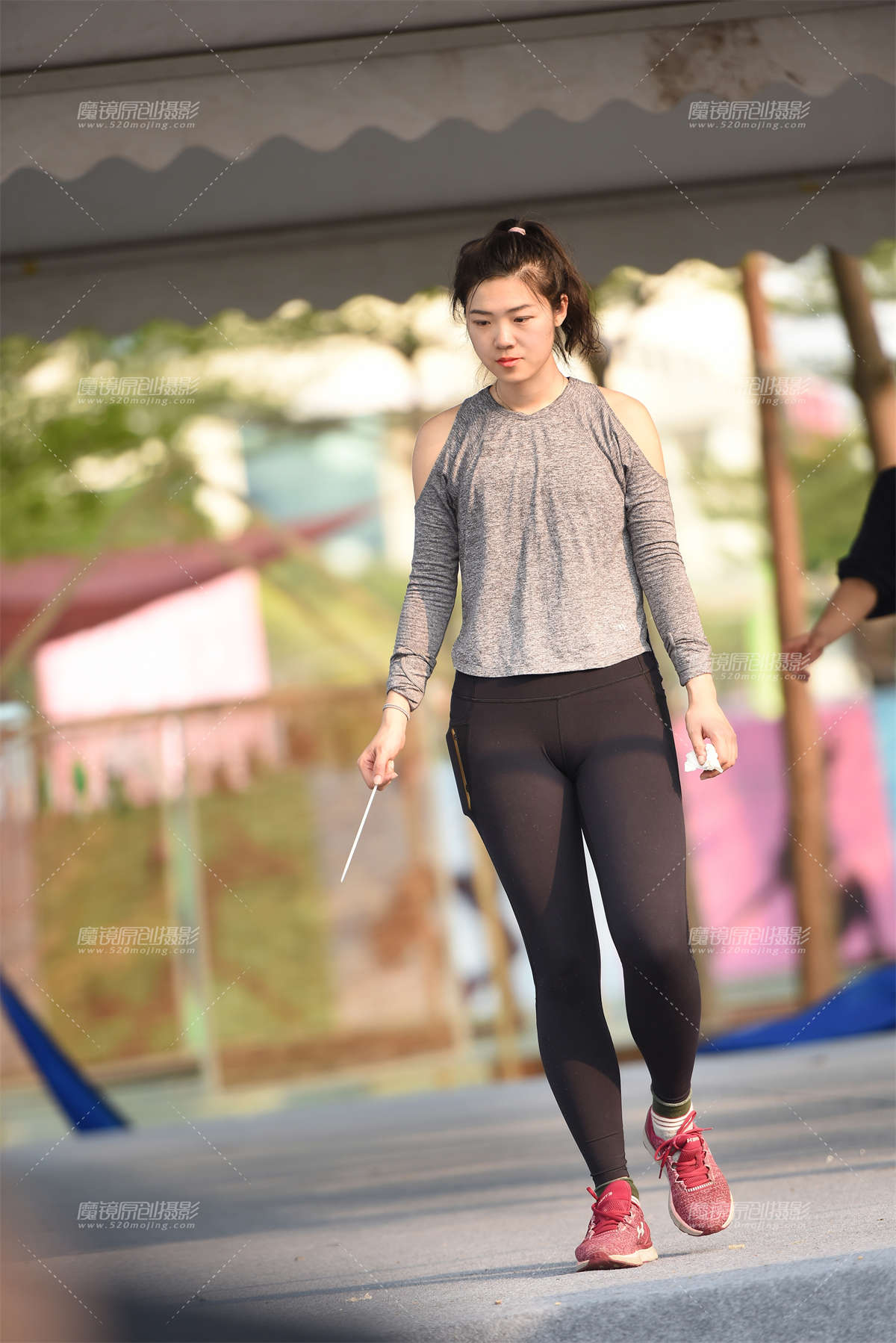 【咔喳赛帖】二次遇到她-日更街拍