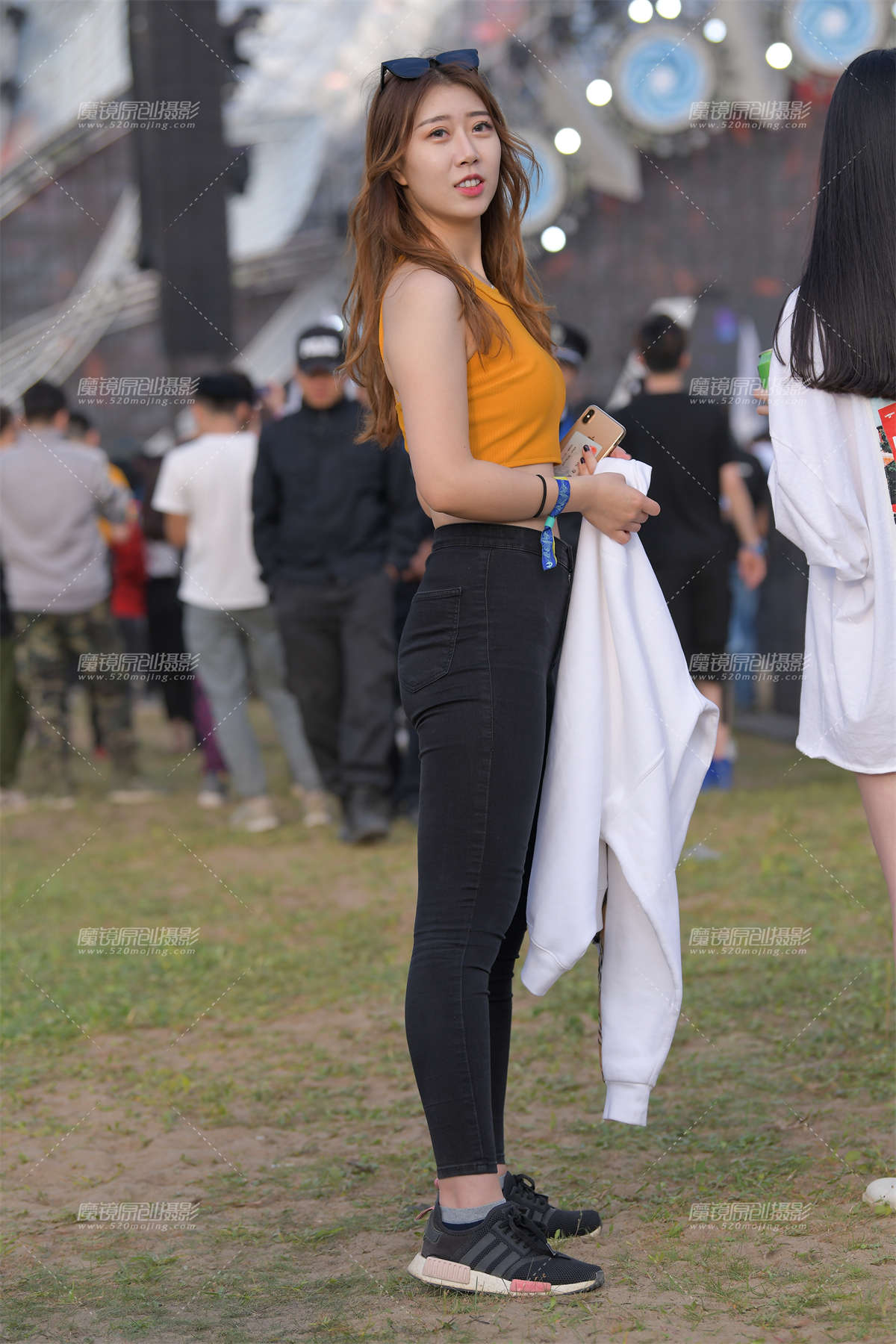 【红石赛帖】黑色紧牛漂亮气质美女-日更街拍