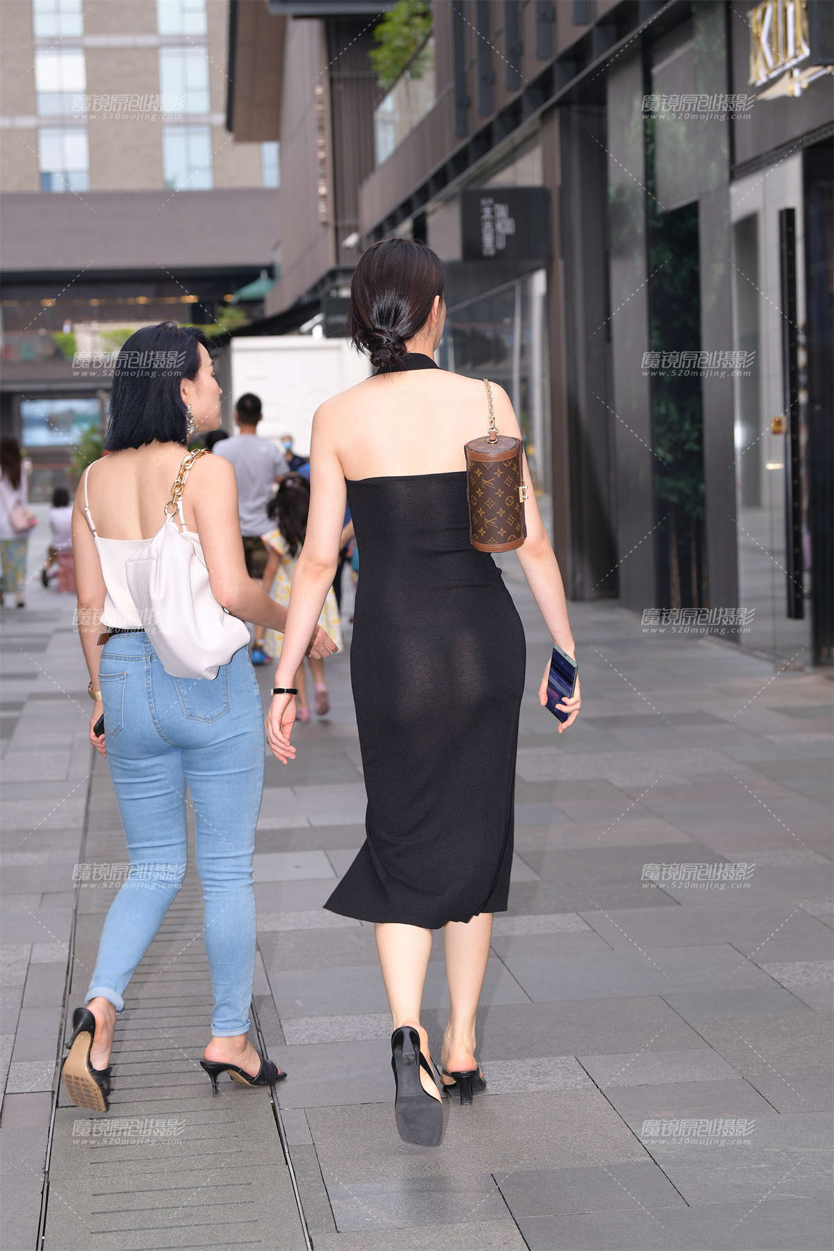 图片[2]-性感的黑色裹身长裙-日更街拍