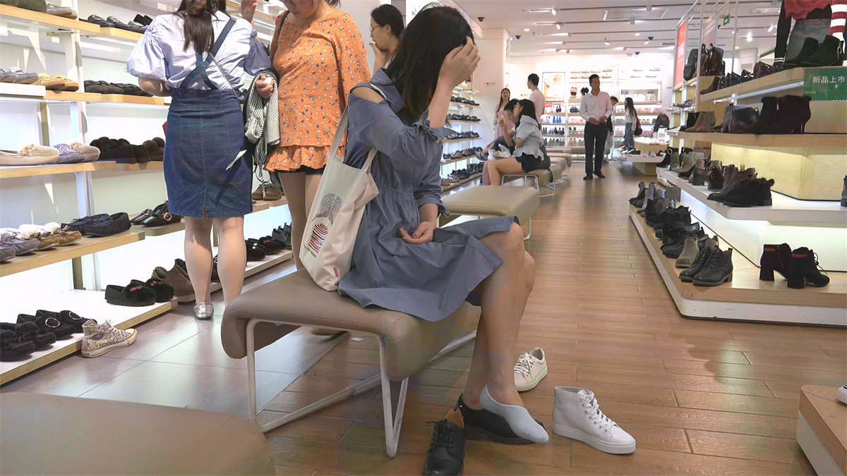 图片[2]-小姐姐的短袜可爱不-日更街拍