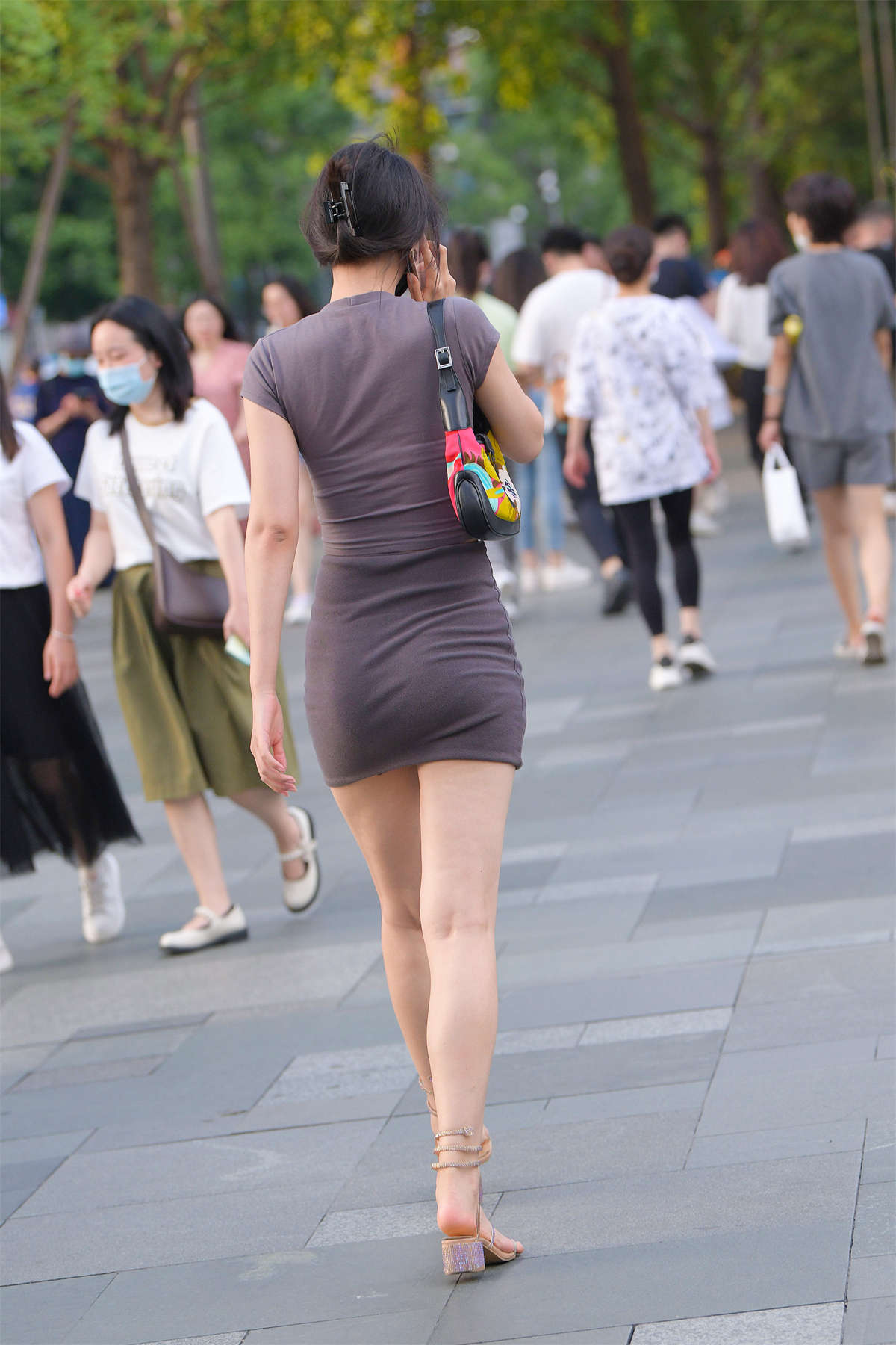 图片[2]-好身材的小姐姐-日更街拍