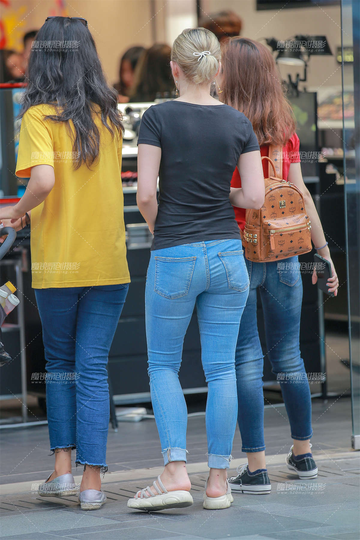 图片[2]-牛仔裤美女-日更街拍