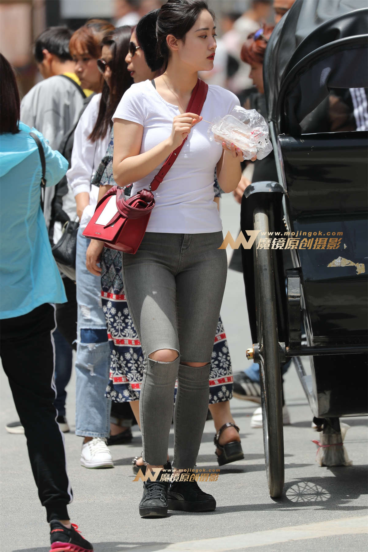 【兰青赛贴】第八贴：烟灰色牛仔丰臀-日更街拍