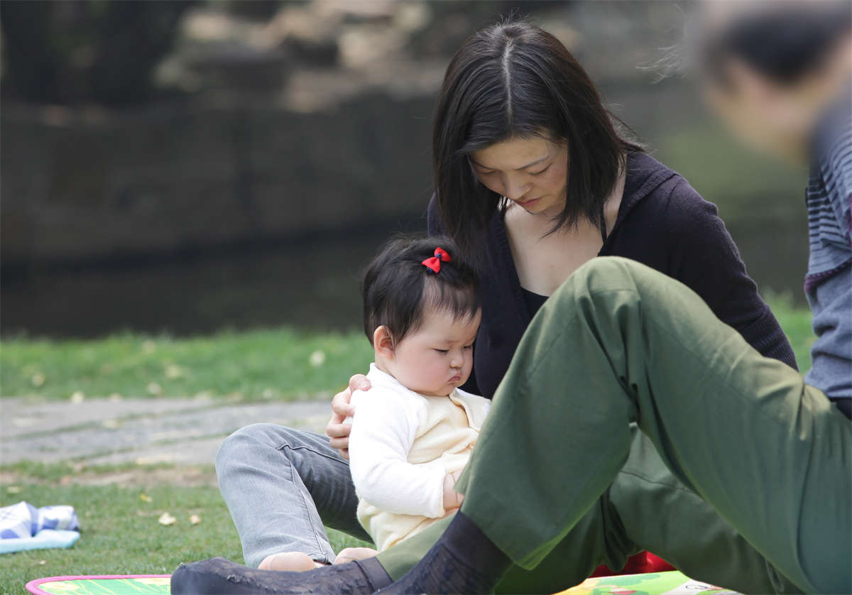 图片[2]-踏青公园街拍系列No.412 两次遇到她，成就今夏短肉丝大套-日更街拍