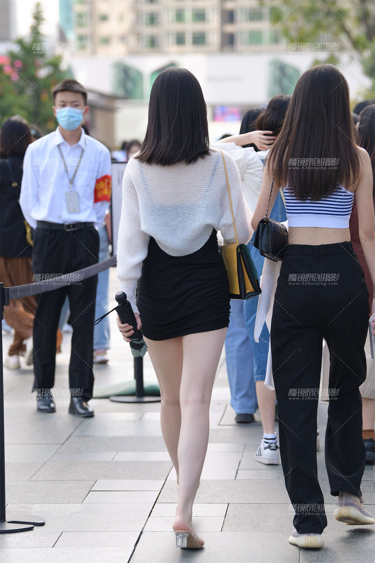 图片[2]-黑色包臀裙美腿女孩-日更街拍