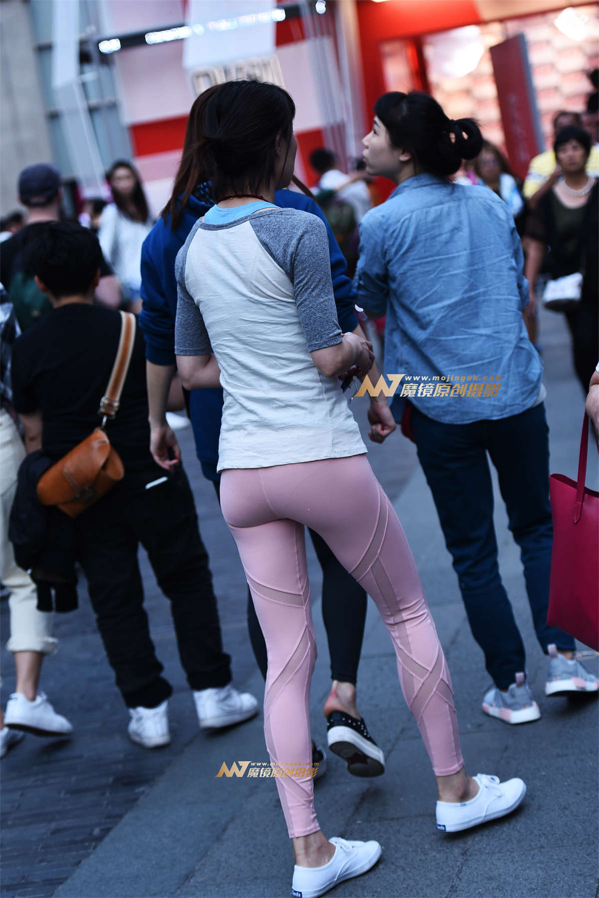 图片[2]-【咔喳赛贴】淡紫紧身裤-日更街拍