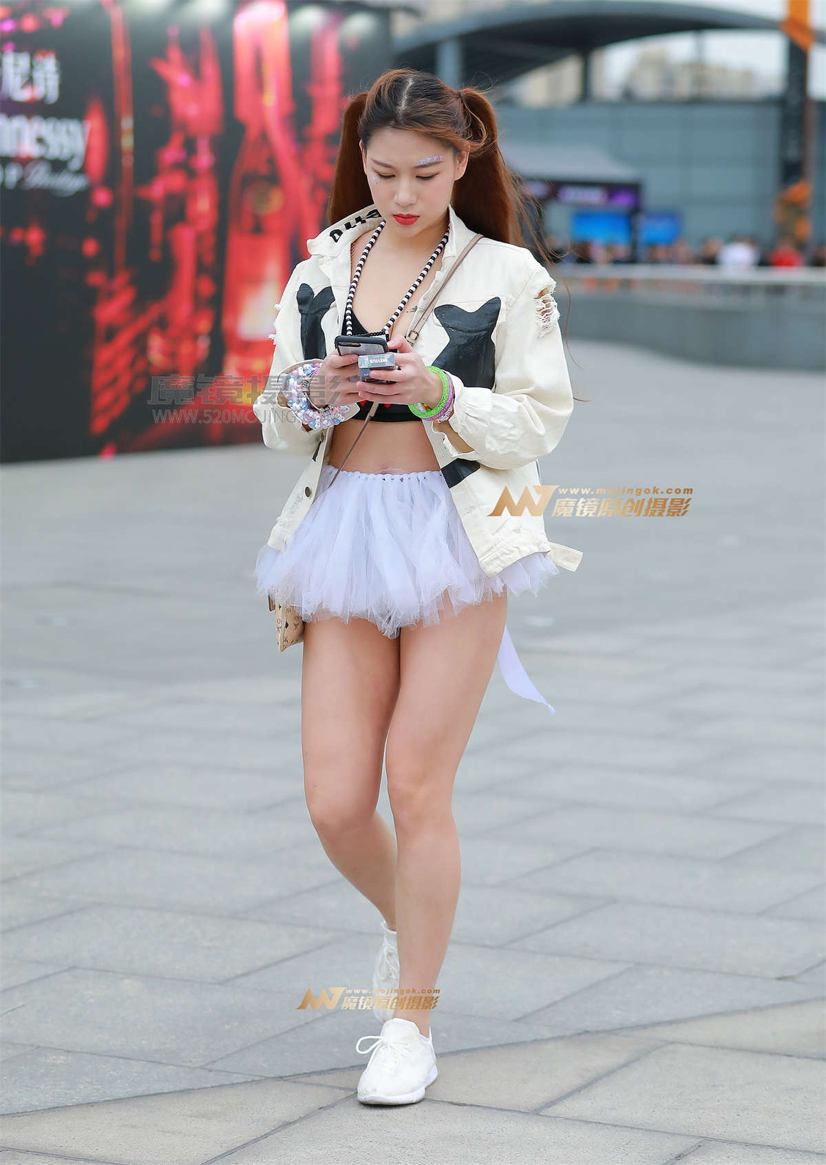 图片[2]-【视觉冲击赛帖】穿着如此大方的潮流美女-日更街拍