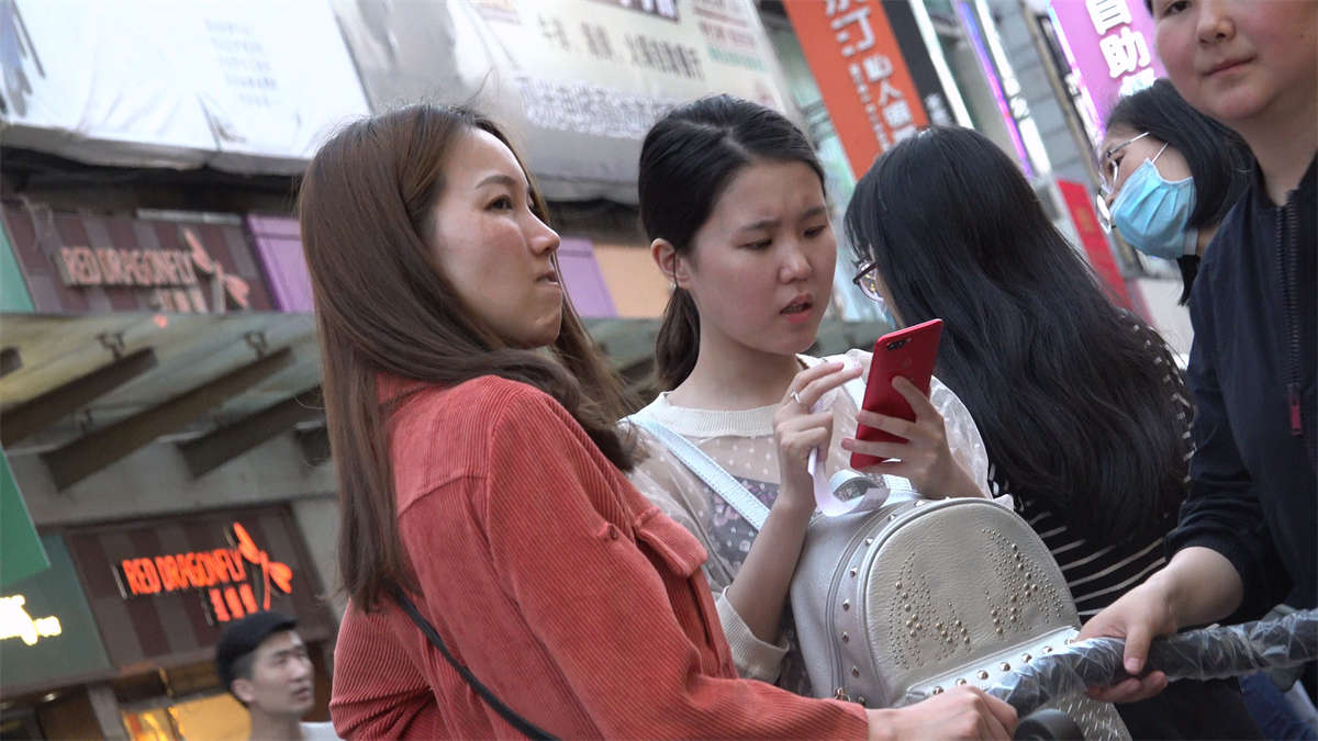 图片[2]-小平鞋白嫩美足气质美女-日更街拍