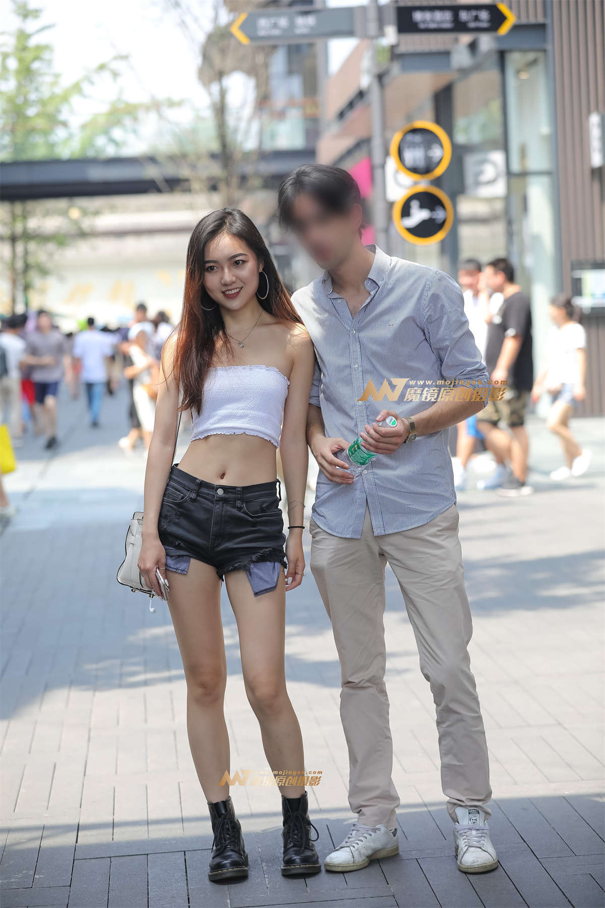 【凯恩赛帖】露脐热裤美女-日更街拍