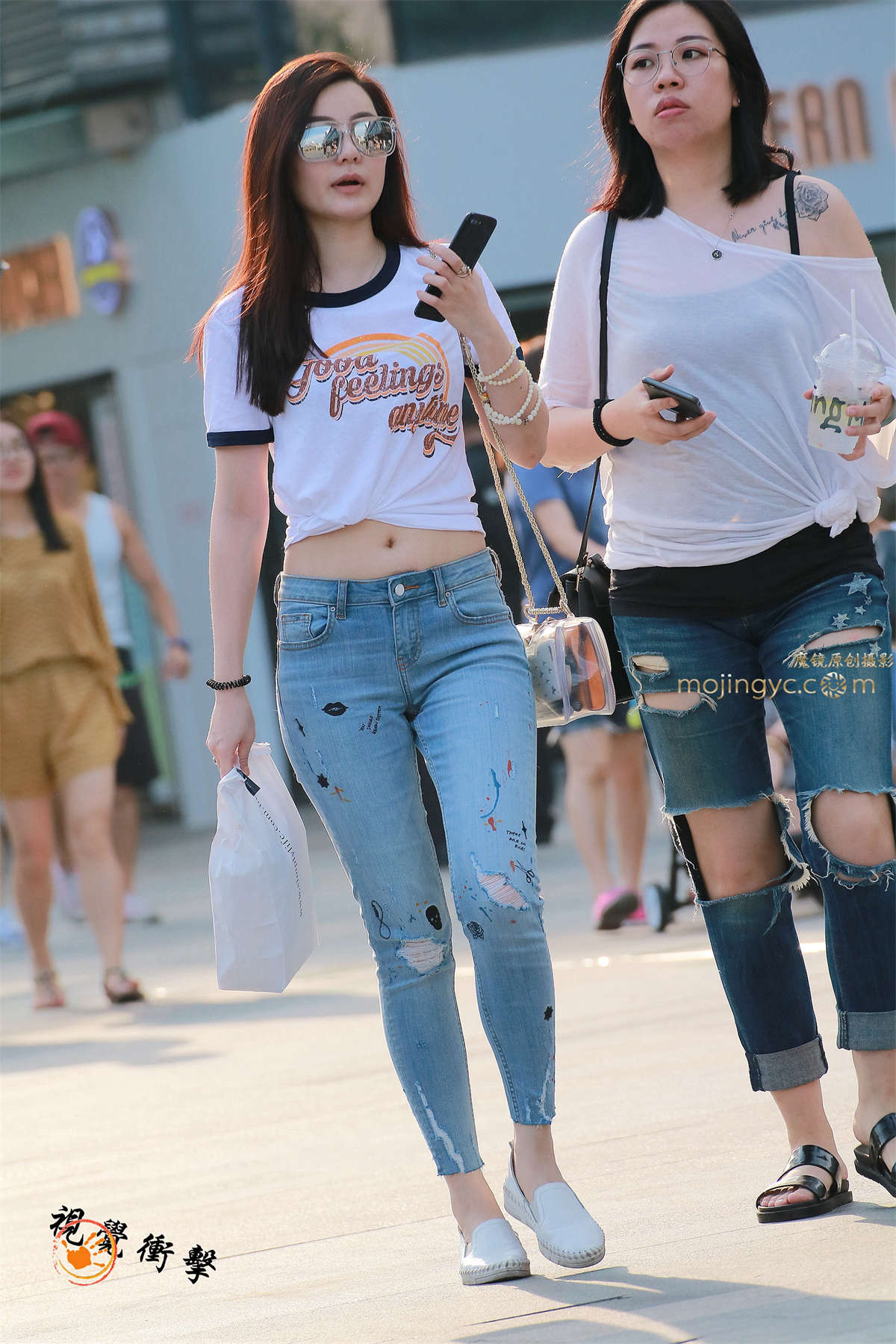 肚脐 浅蓝色紧牛美女-日更街拍