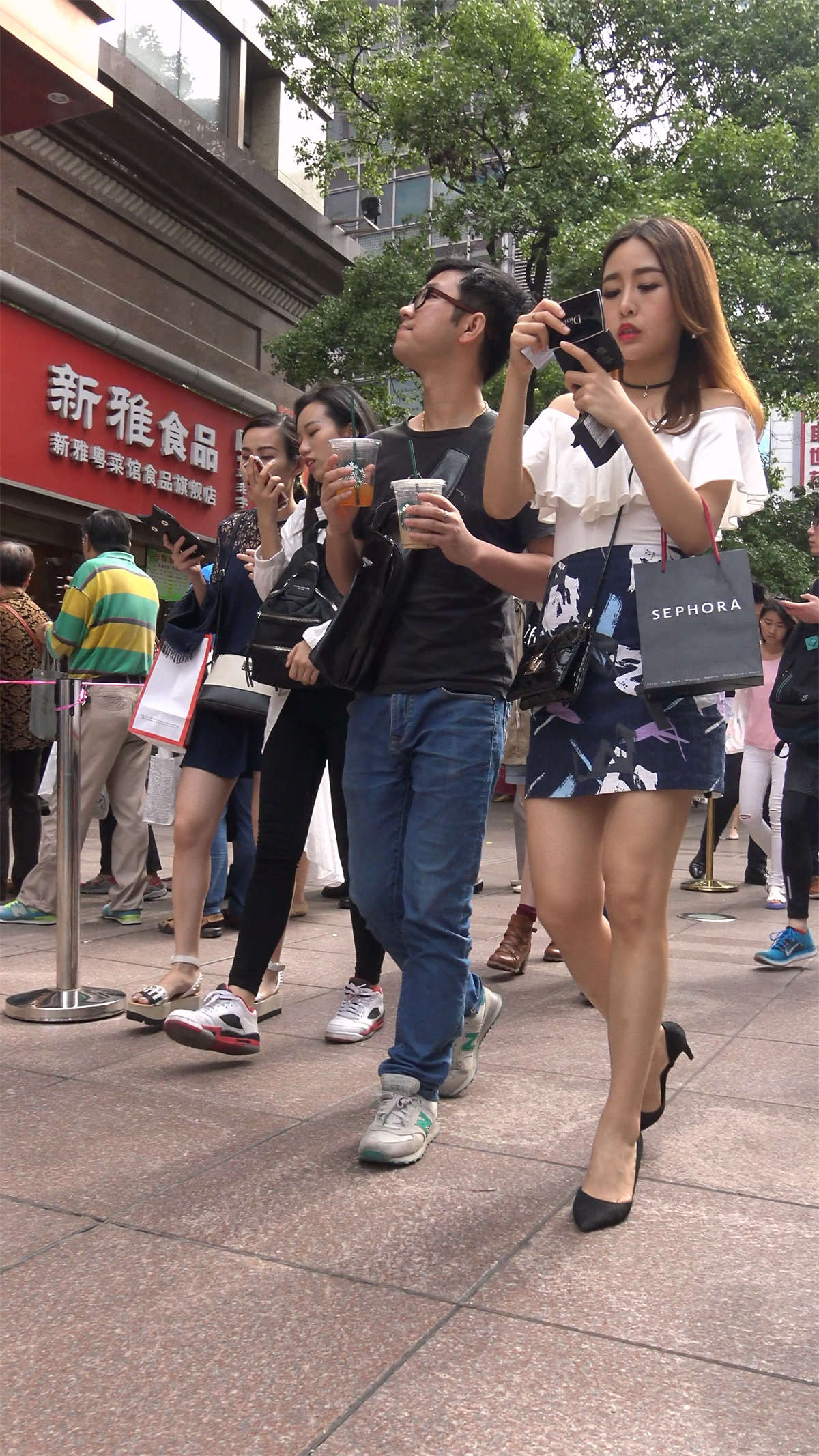 美丽长腿女友-日更街拍