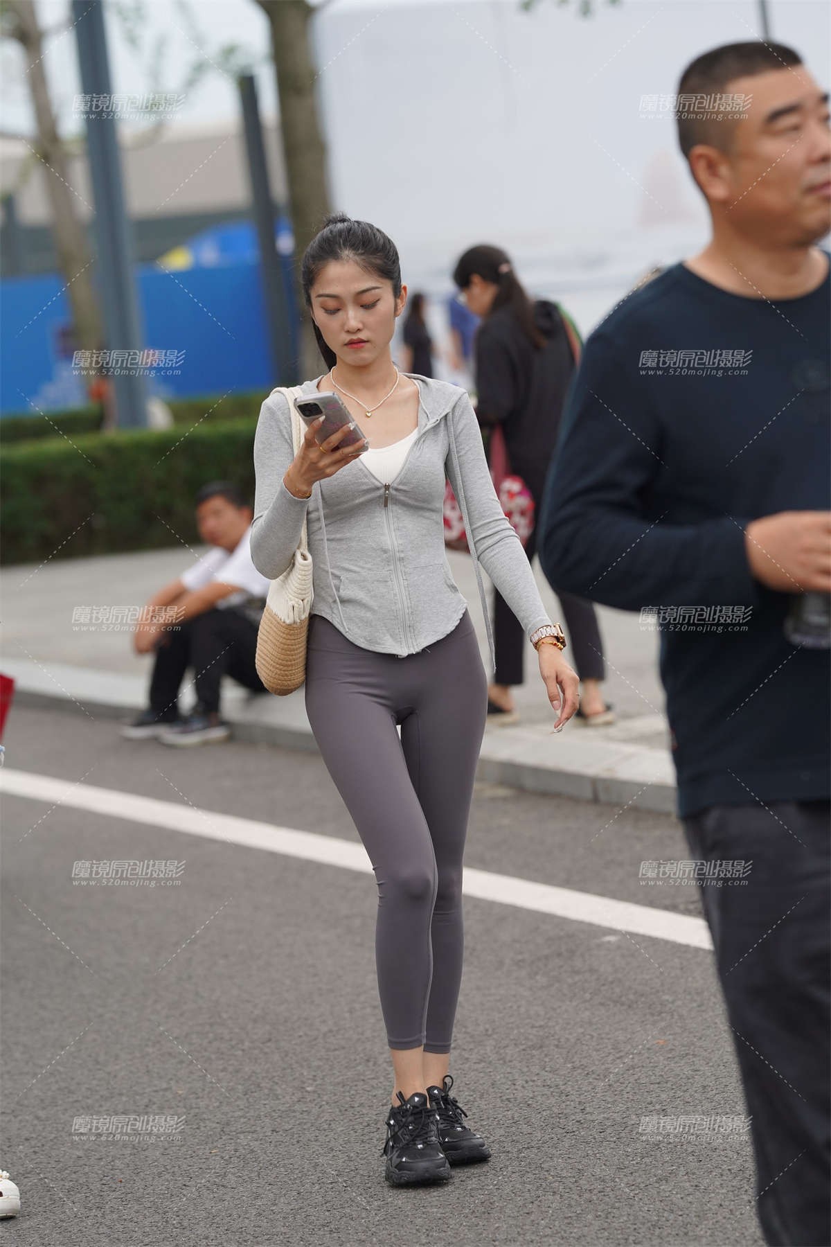 瑜伽裤小妹-日更街拍