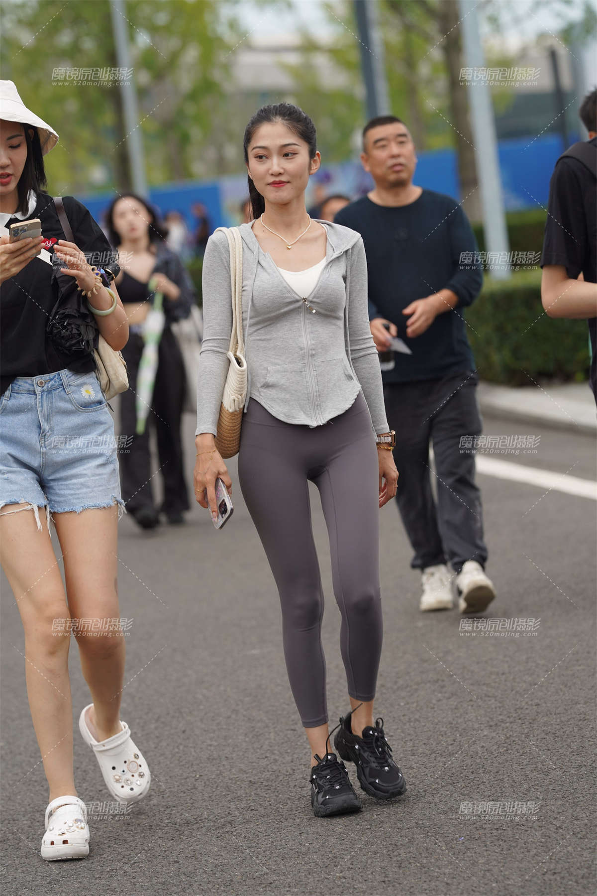 图片[2]-瑜伽裤小妹-日更街拍