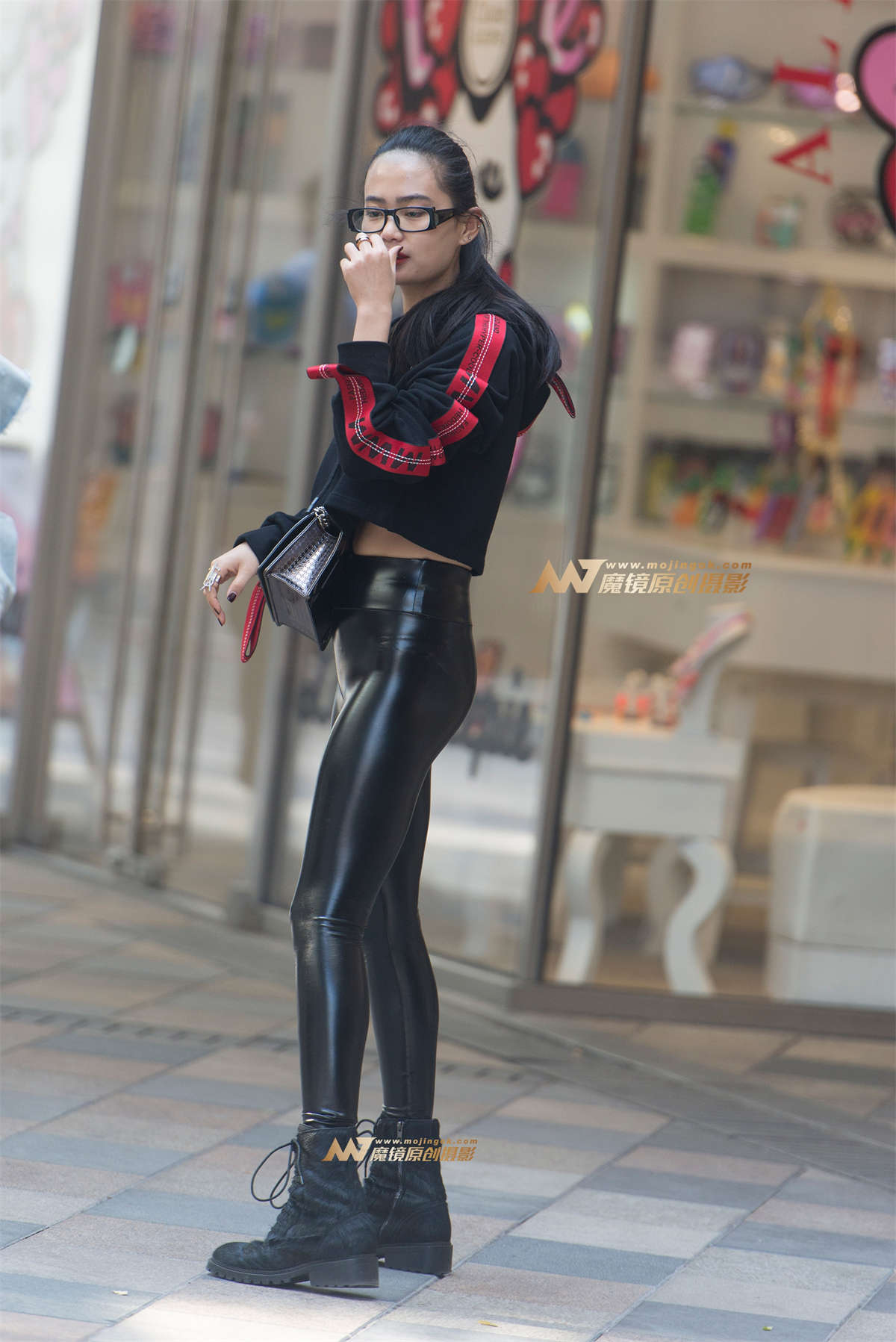 性感皮裤大长腿-日更街拍