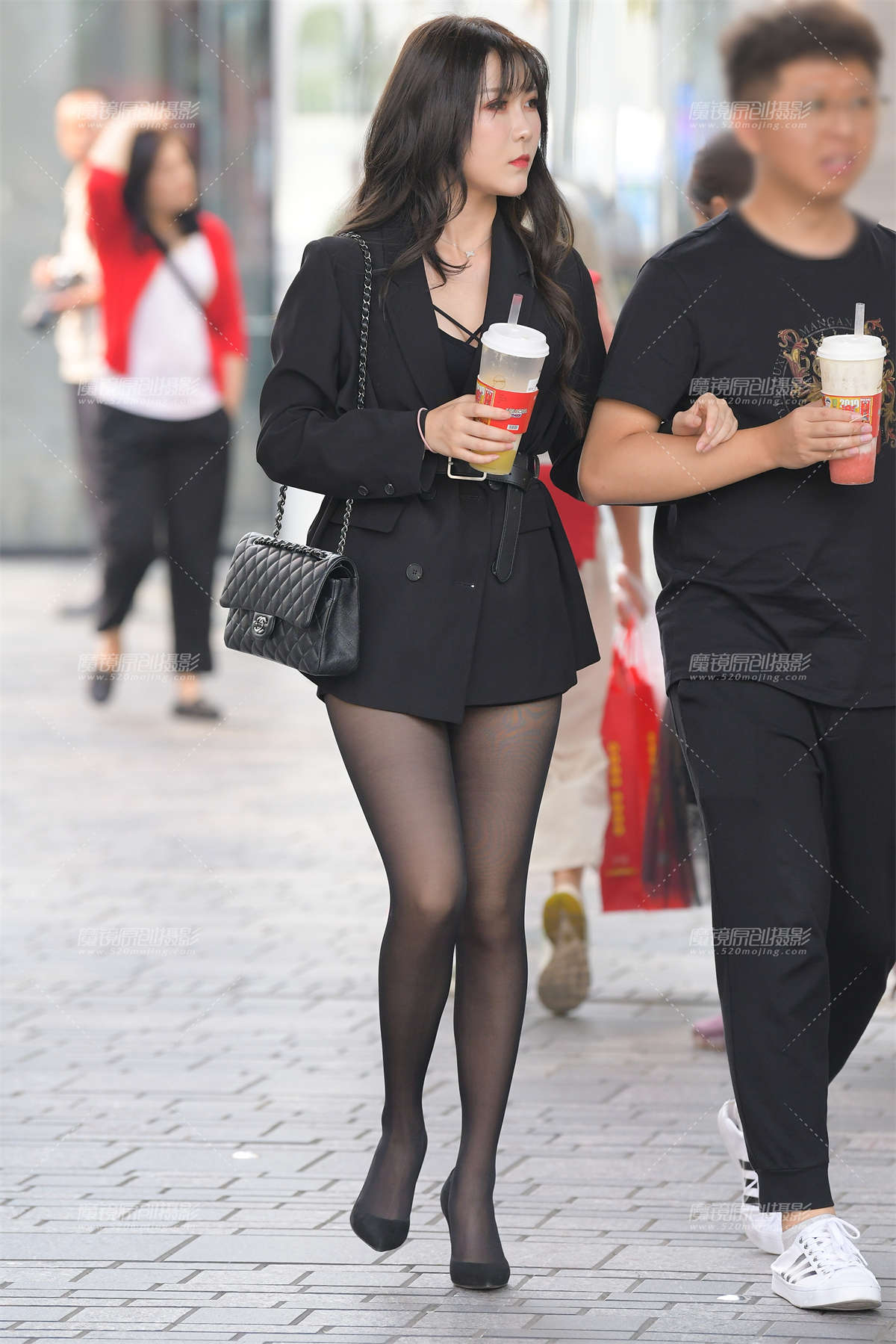 【红石赛贴】黑丝美女-日更街拍