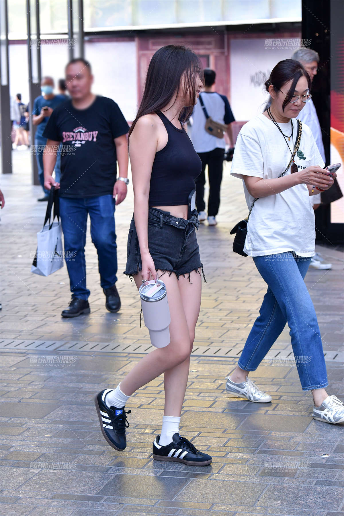 图片[2]-★黑色牛仔热裤美女-日更街拍