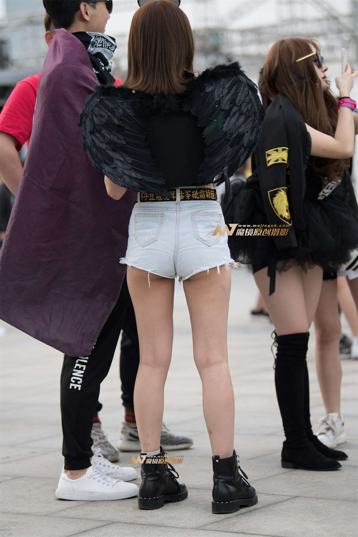 图片[2]-【一只傻麋鹿赛帖】小翘臀热裤美眉-日更街拍