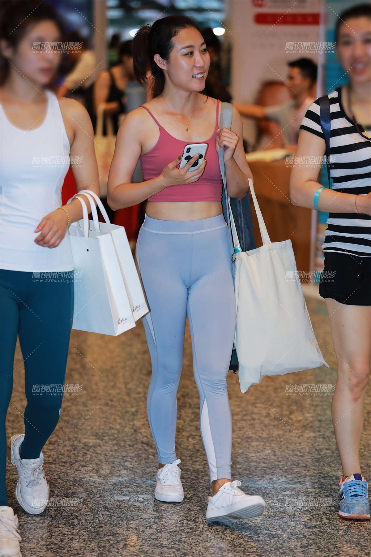 【小默赛帖】第1452篇★笑盈盈的瑜伽妹子★-日更街拍