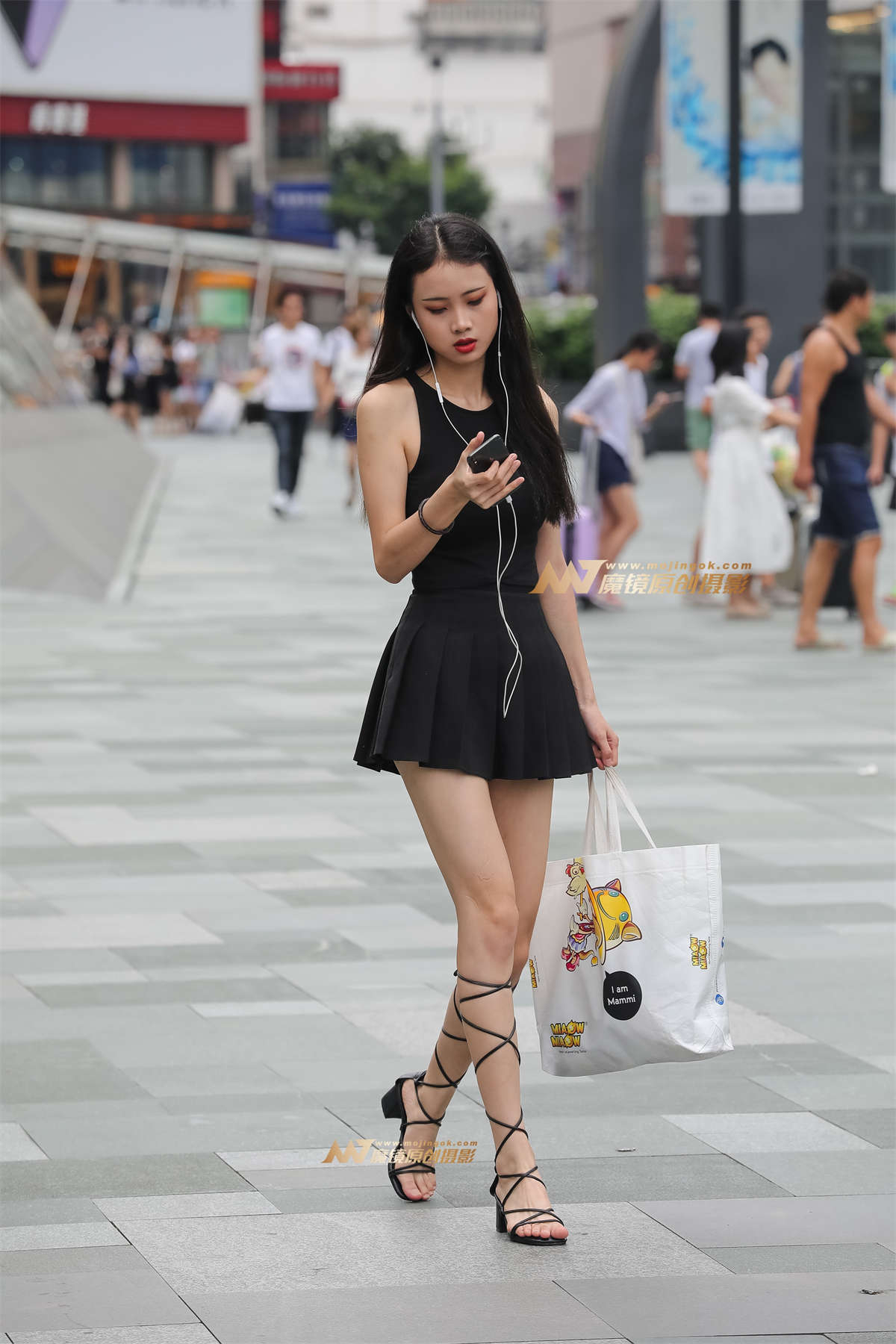 【凯恩赛帖】面试模特的长腿女孩-日更街拍