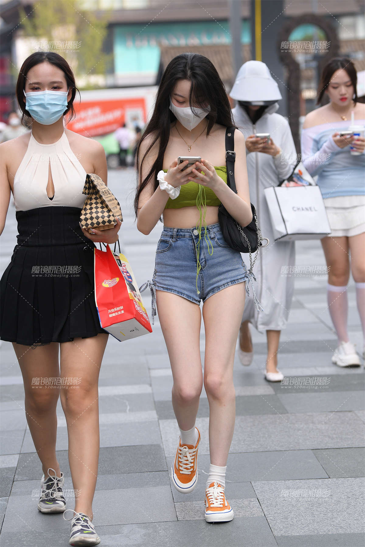 性感美腿热裤女孩-日更街拍