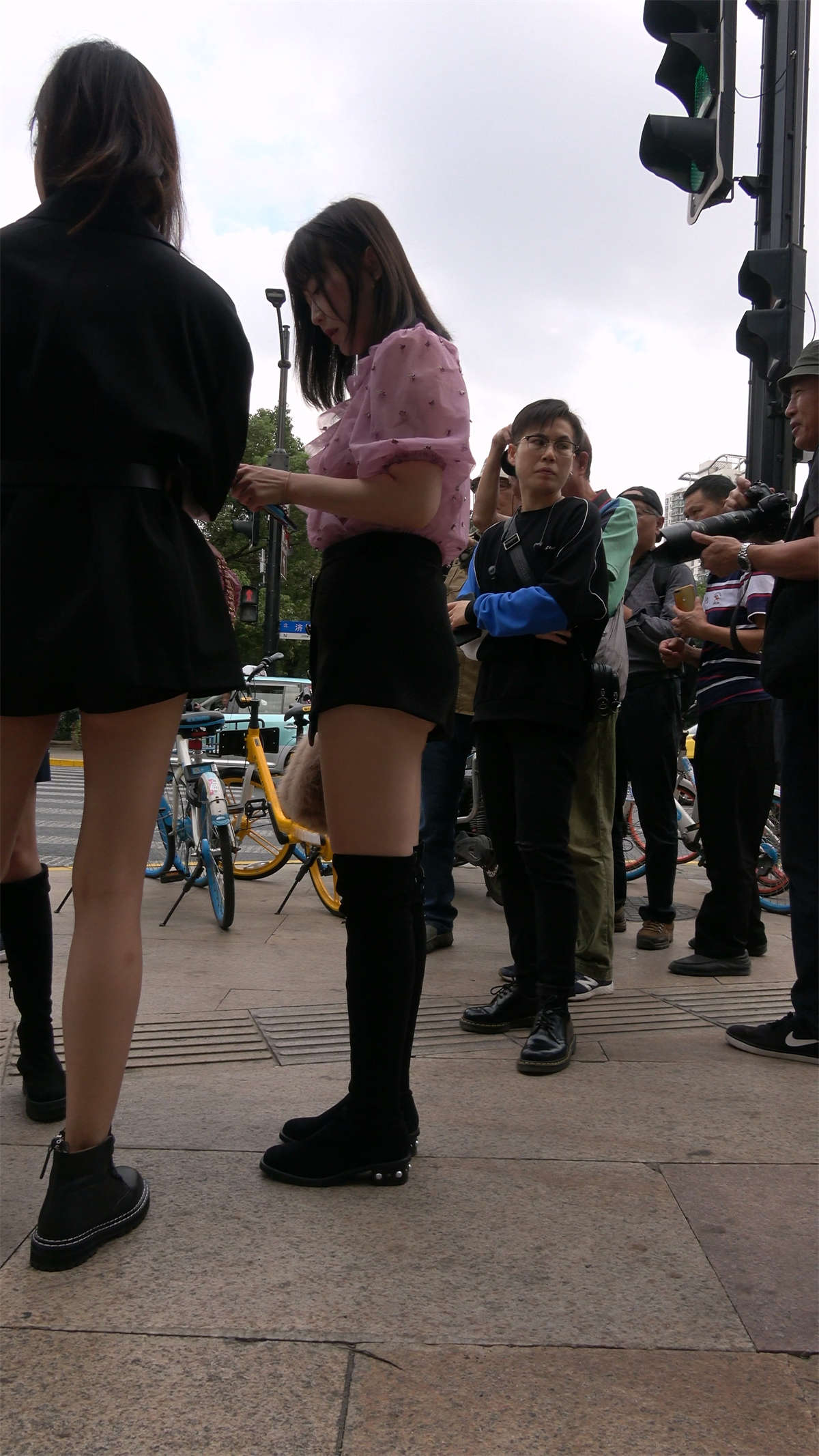 图片[2]-气质美腿美女-日更街拍