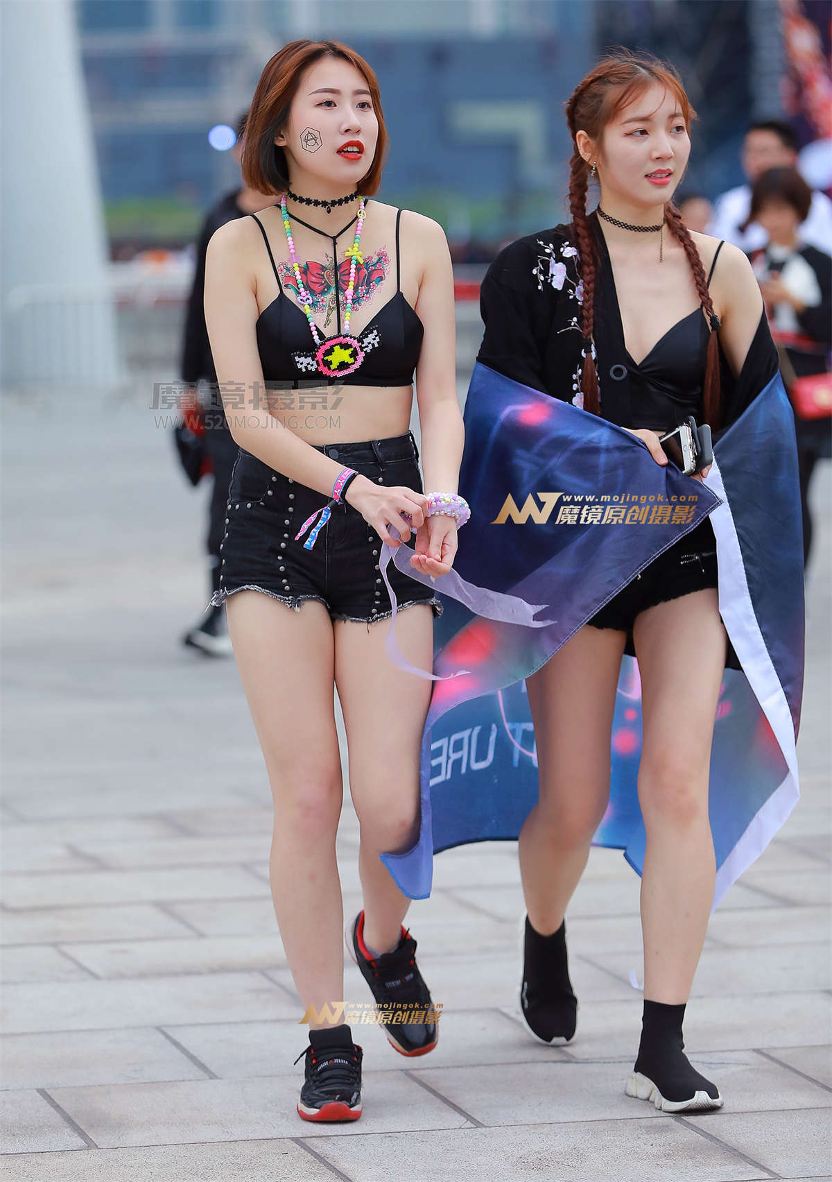 【视觉冲击赛帖】吊带美背 白誓肌肤 性感美人-日更街拍