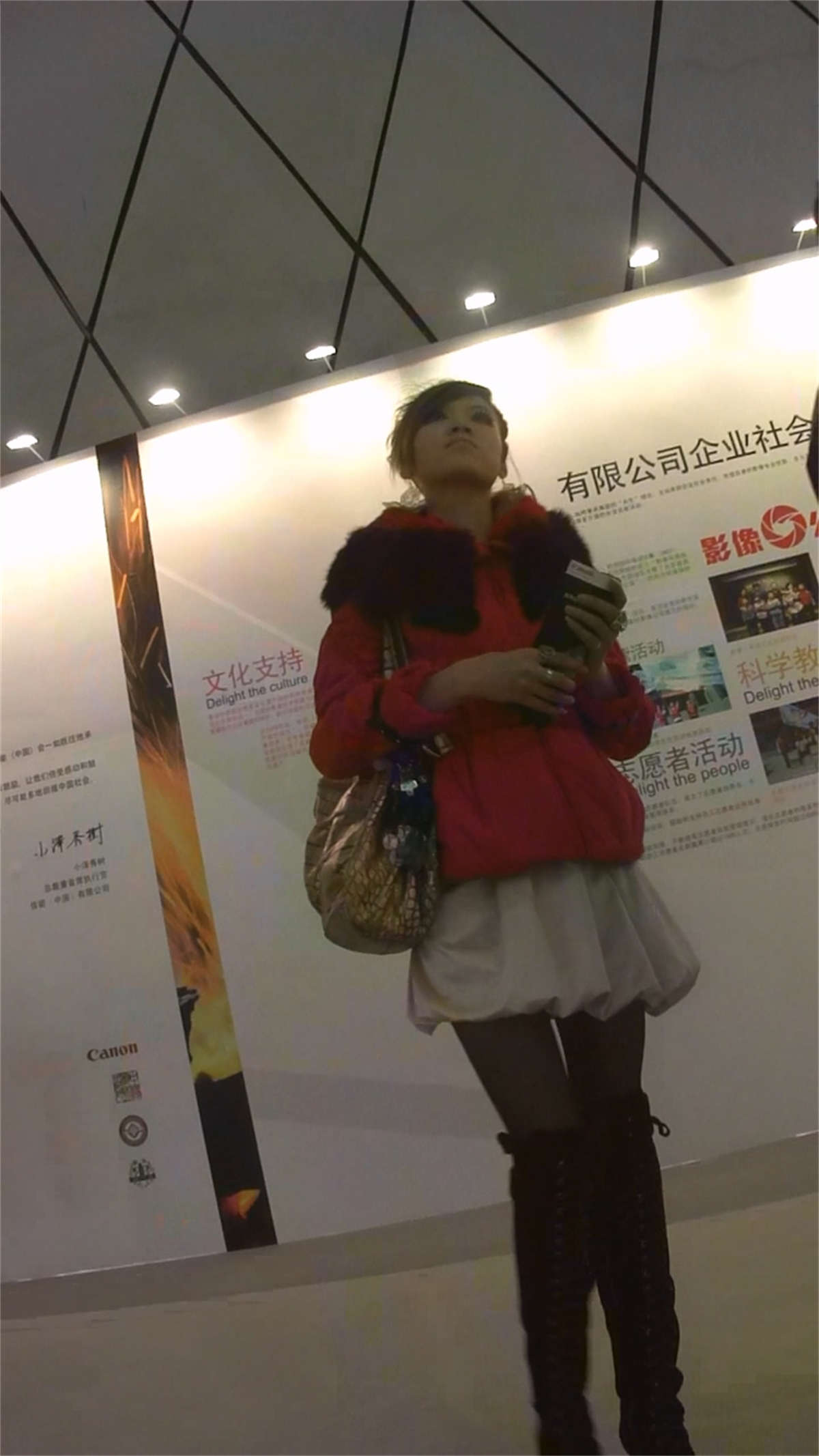 图片[2]-性感黑丝长靴短裙少妇-日更街拍