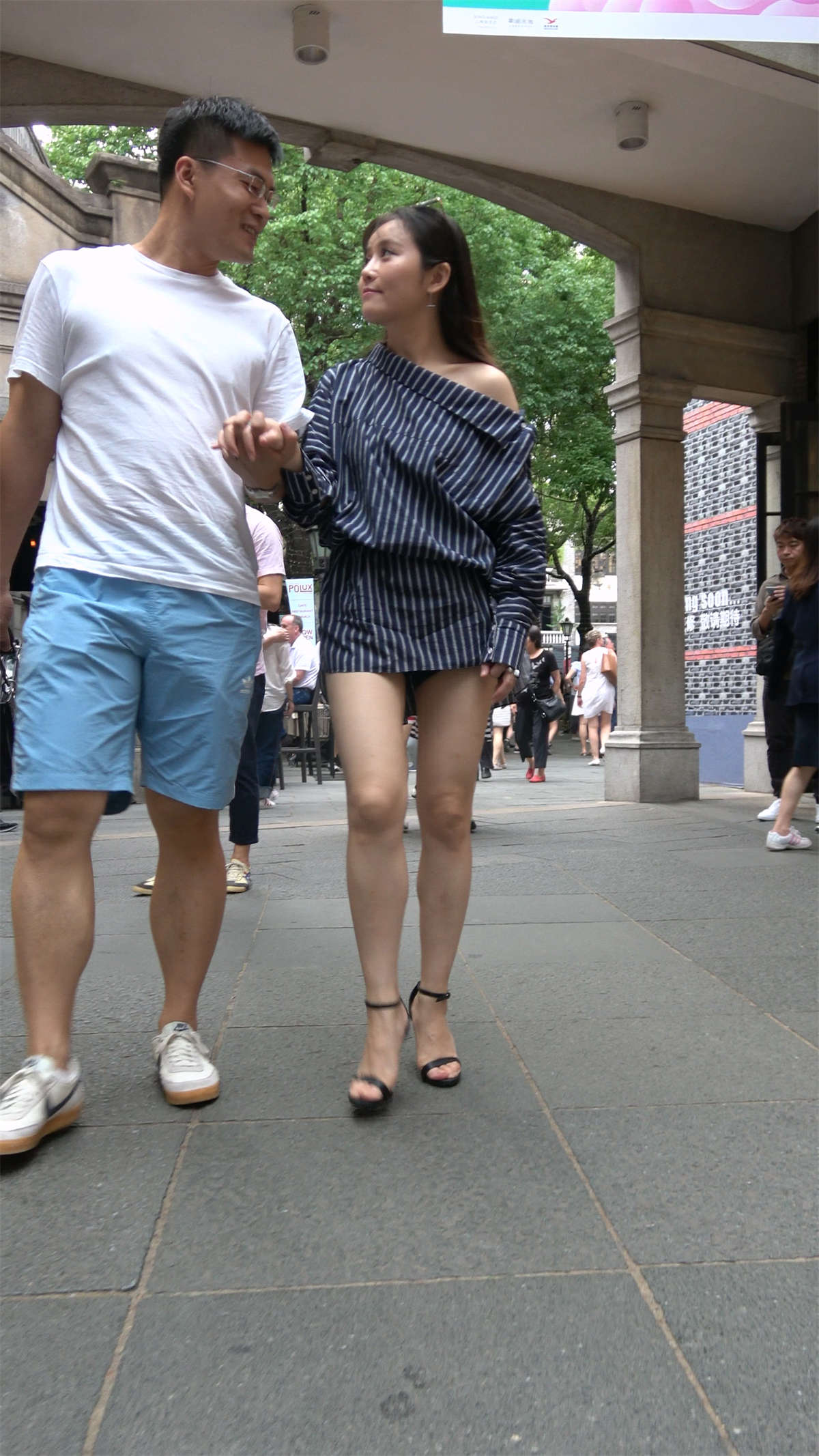 图片[2]-性感时尚高挑高跟美女-日更街拍