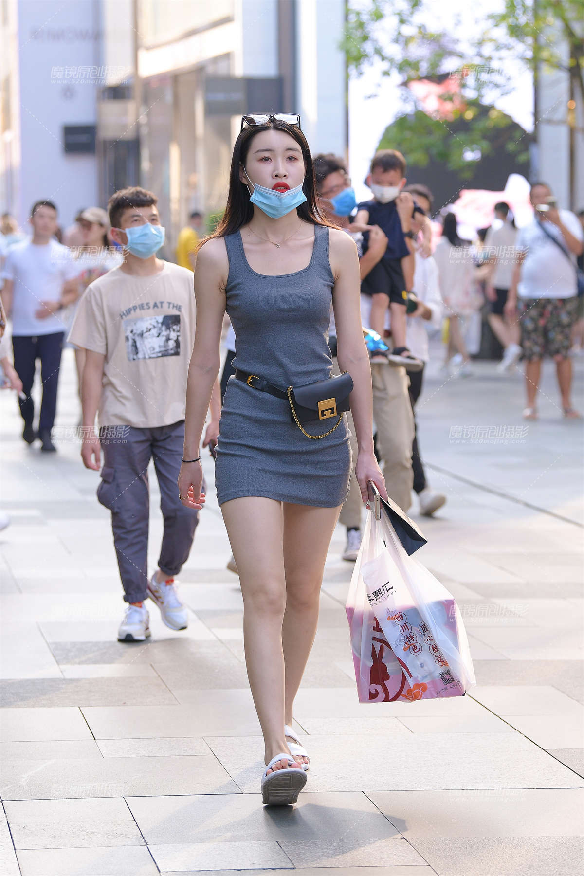 性感包臀裙美女-日更街拍