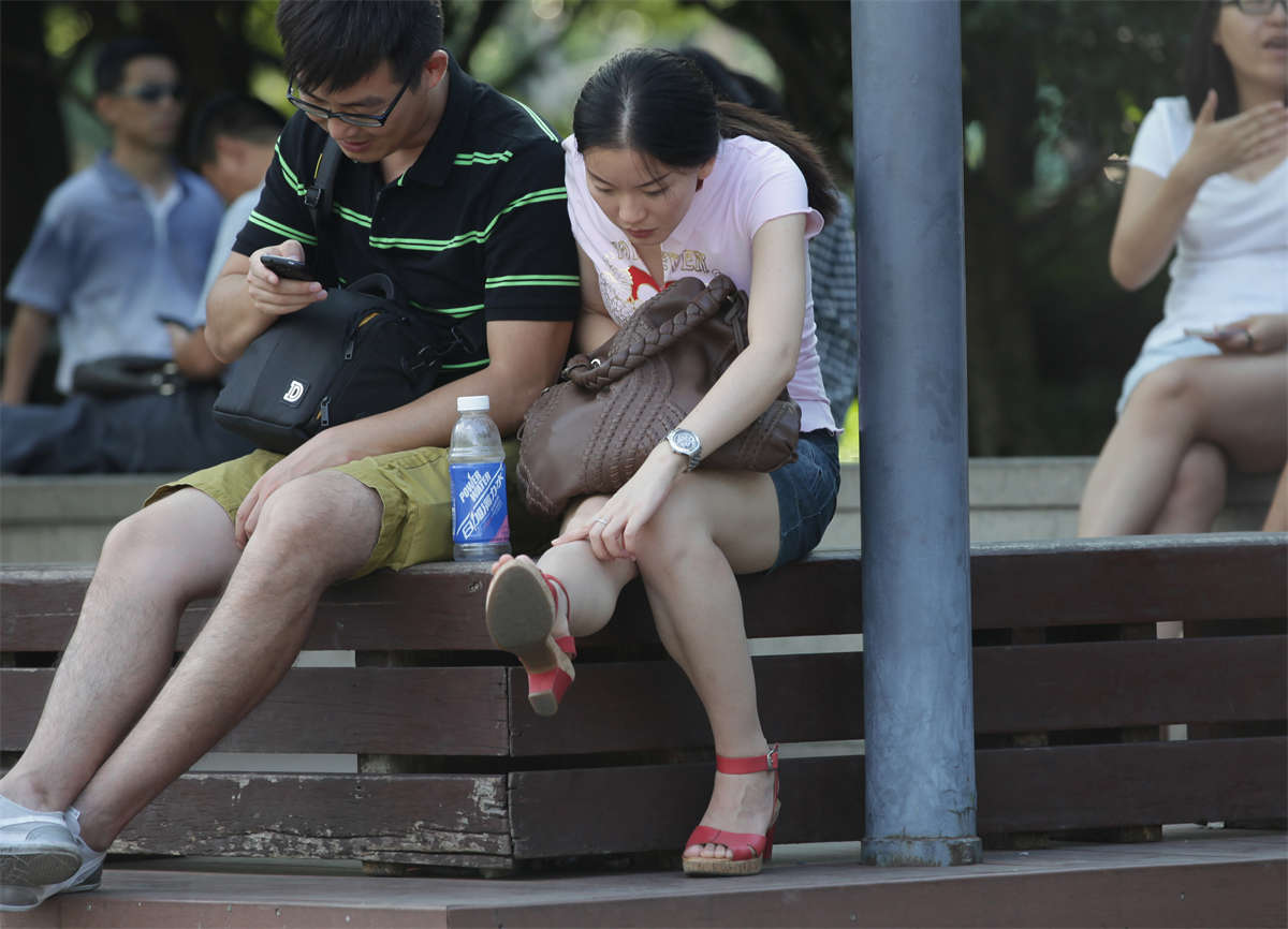 图片[2]-踏青公园街拍系列No.416 路遇女神，下一站：街心公园-日更街拍