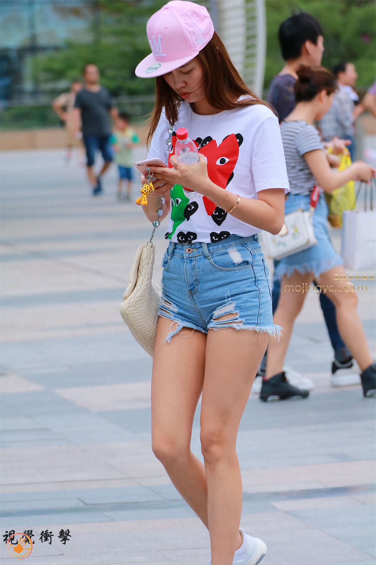 图片[2]-高腰热裤 大长腿美女-日更街拍