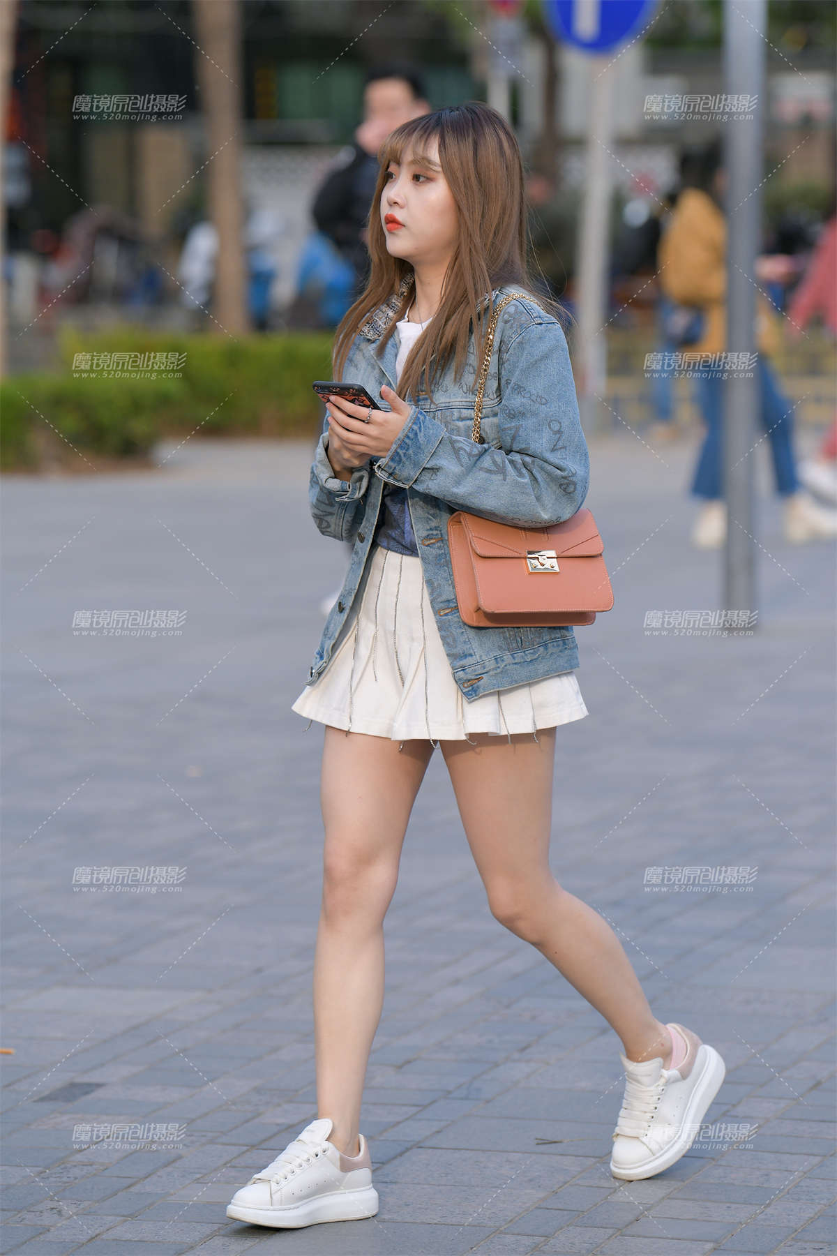 【红石赛帖】漂亮的短裙美女-日更街拍