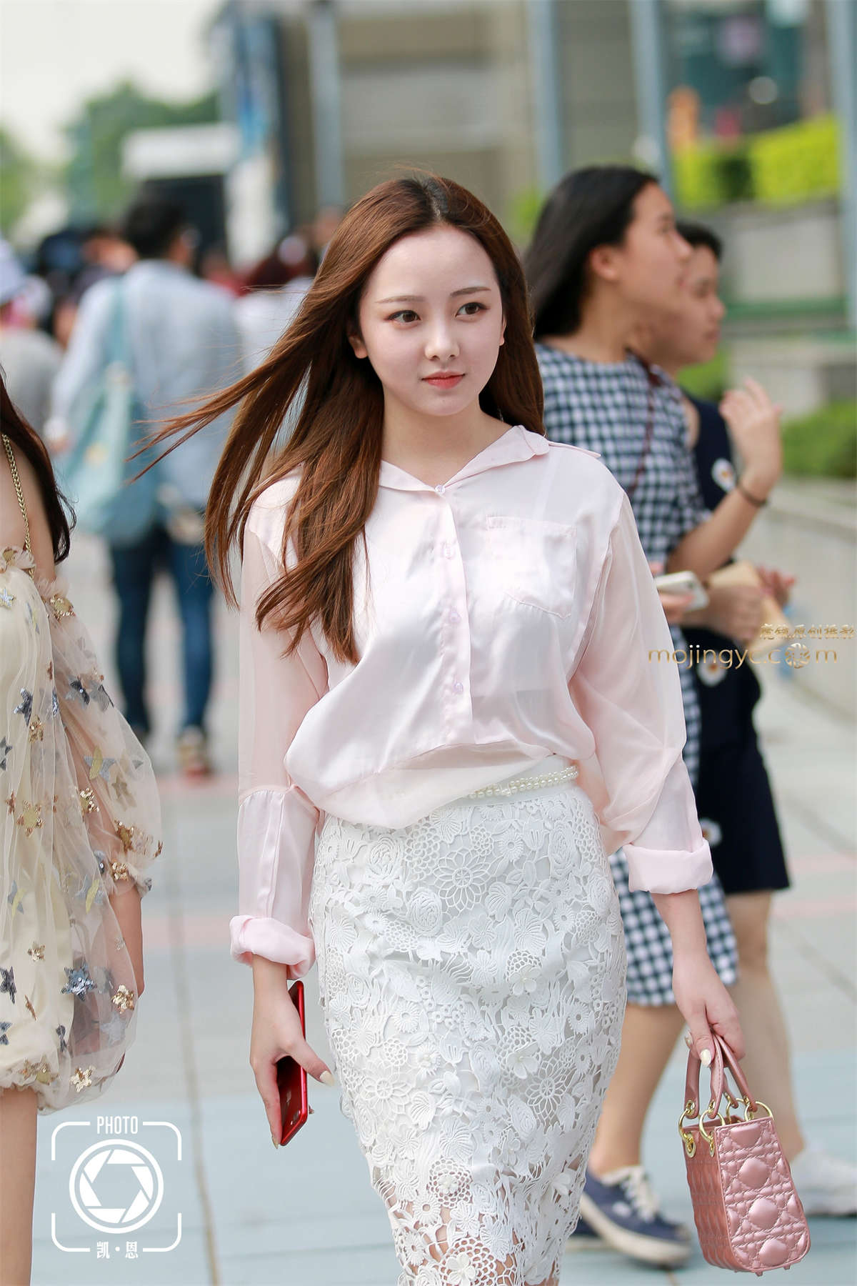 水灵灵的气质女生-日更街拍