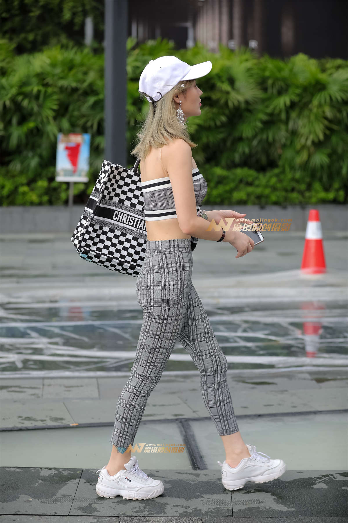 图片[2]-【凯恩赛帖】抹胸好身材-日更街拍