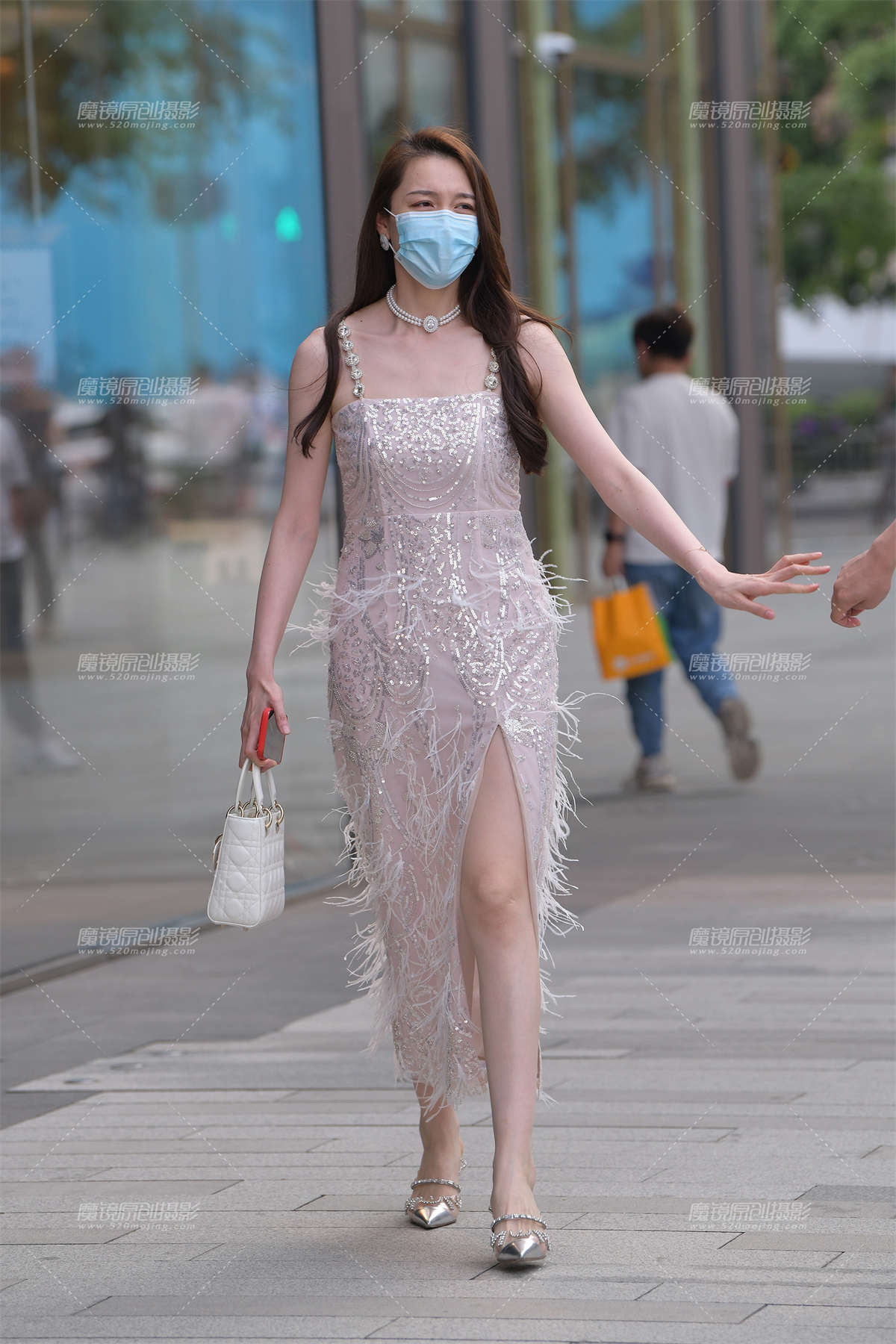 开衩裙高挑美女-日更街拍