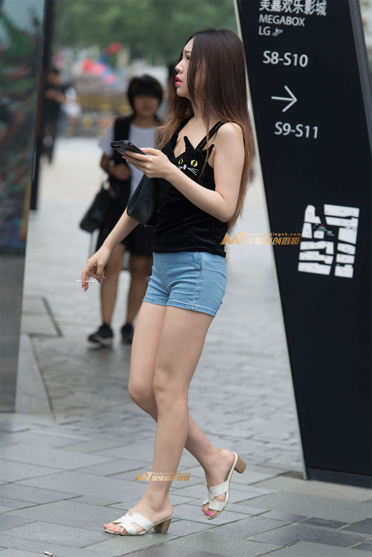 图片[2]-热裤小翘臀-日更街拍