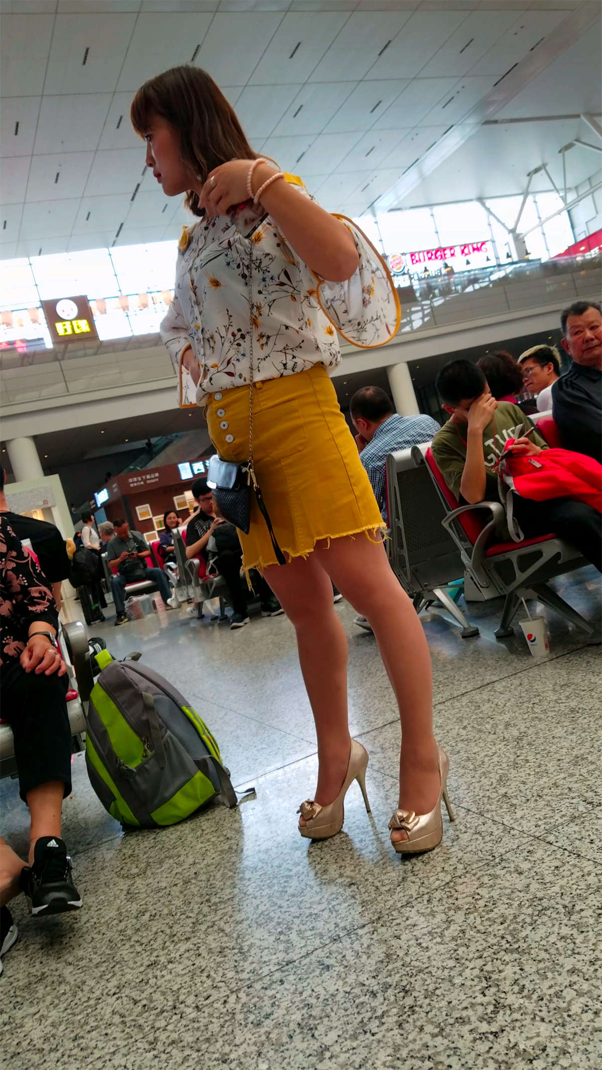 图片[2]-火车站肉丝美女-日更街拍