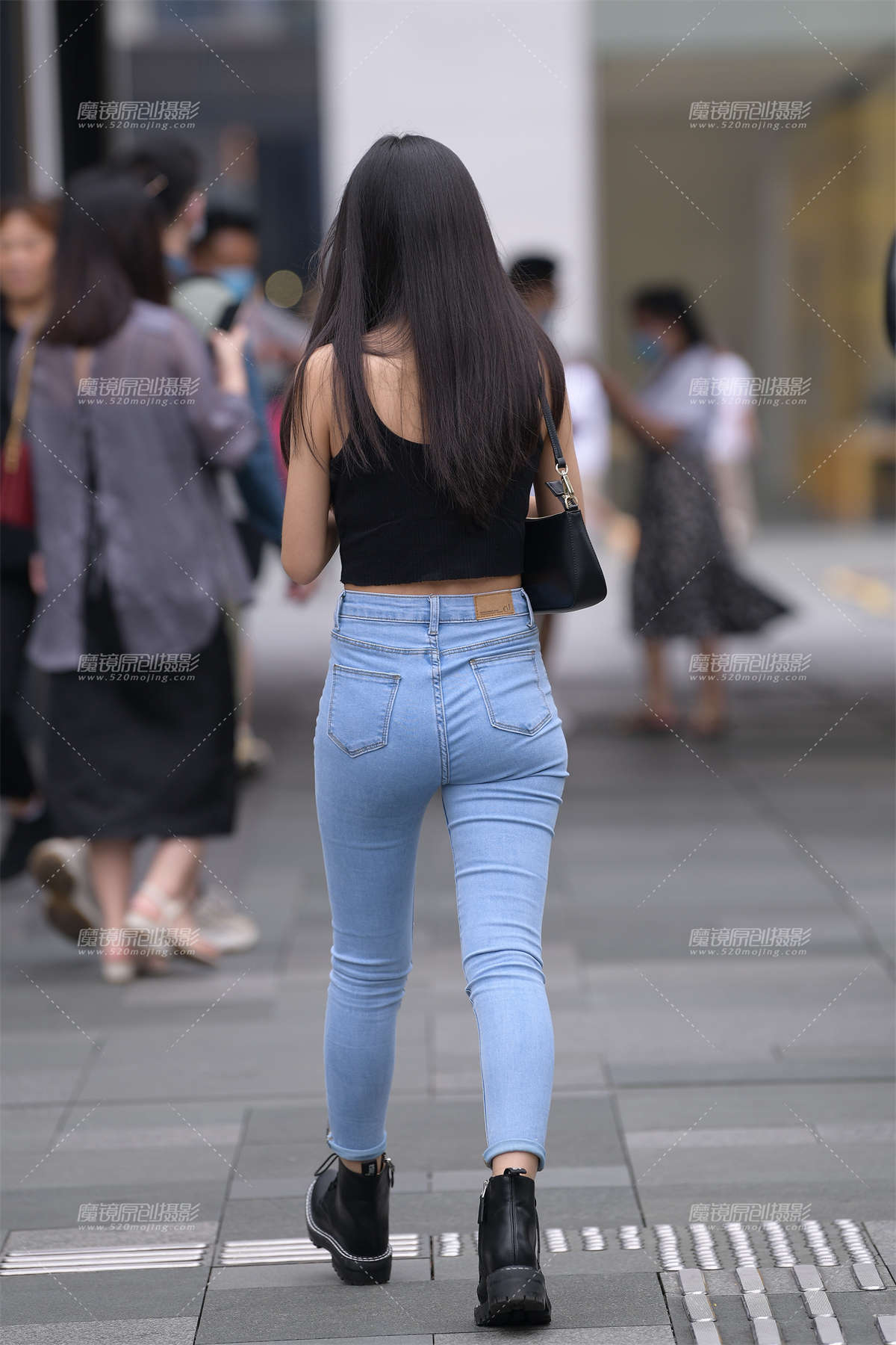 图片[2]-蓝色紧牛美眉-日更街拍