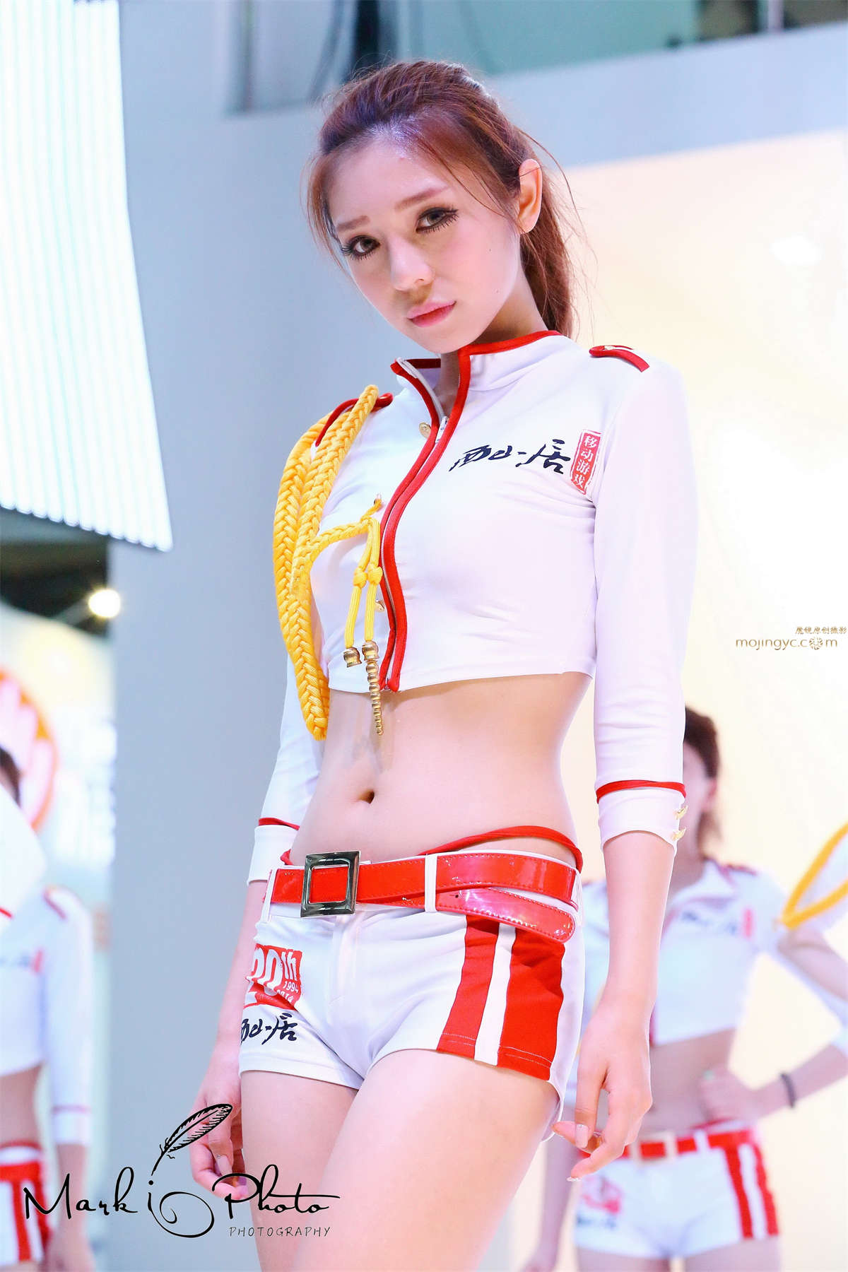 西山居制服美少女-日更街拍