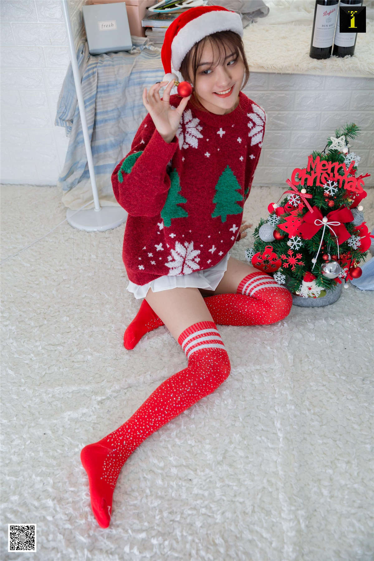 图片[2]-IESS异思趣向 丝享家645期：婉萍 红酒与圣诞节-日更街拍