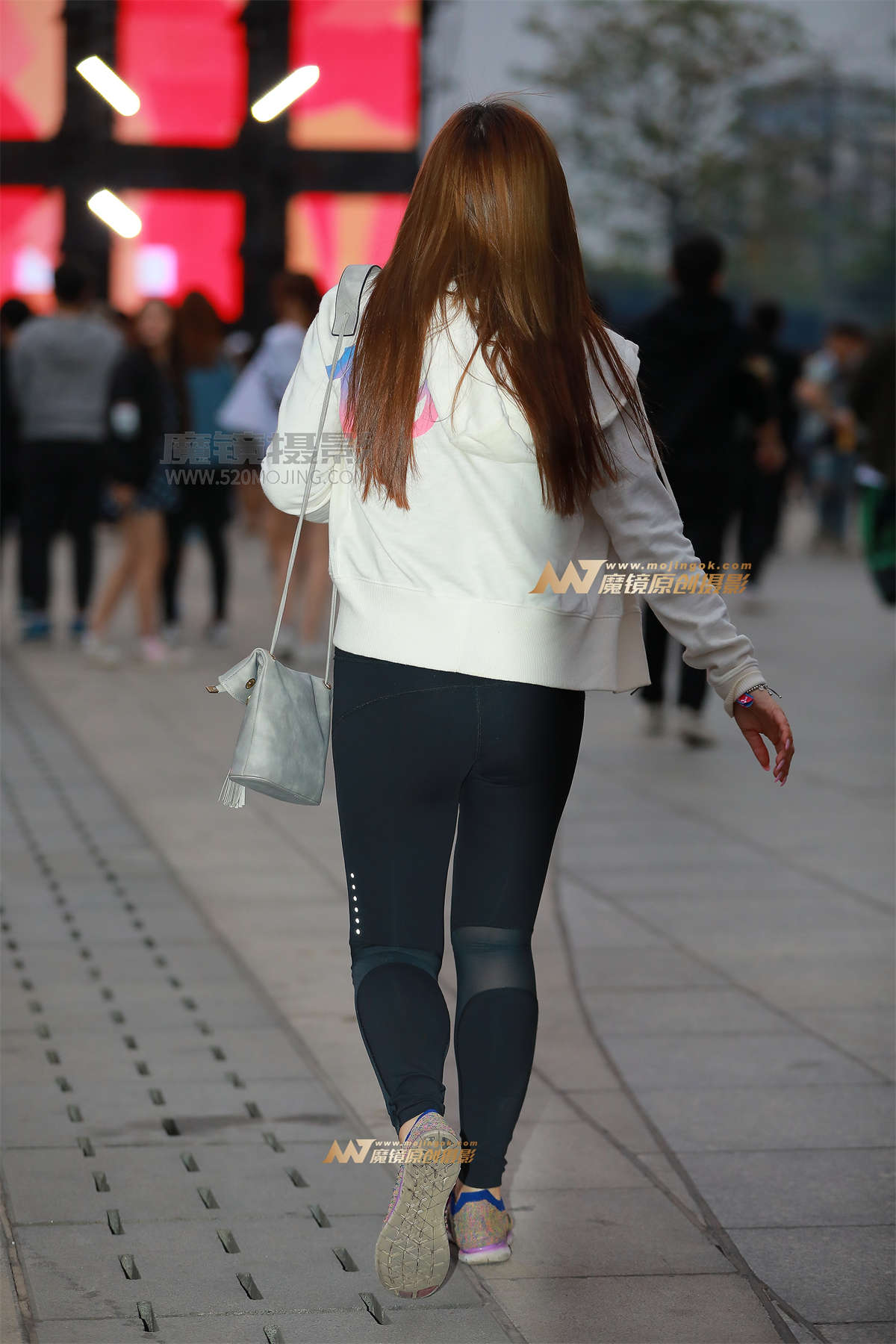 图片[2]-【视觉冲击赛帖】丰韵的女人-日更街拍