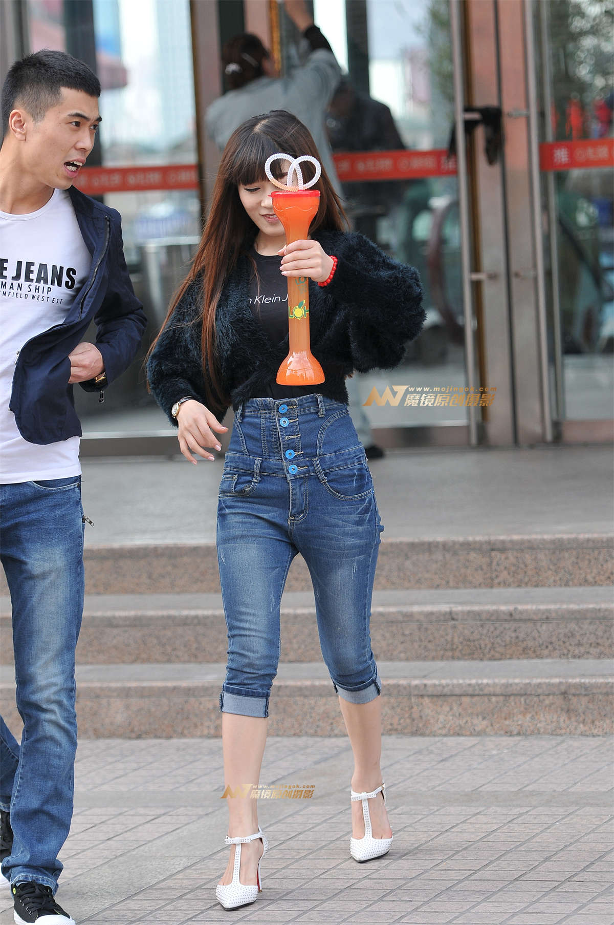 高腰牛仔 长发妹子-日更街拍