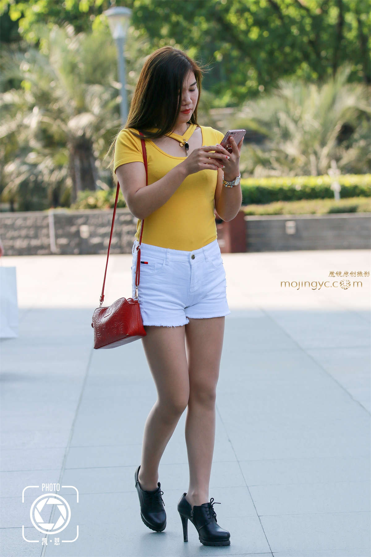 图片[2]-丝袜热裤少妇-日更街拍