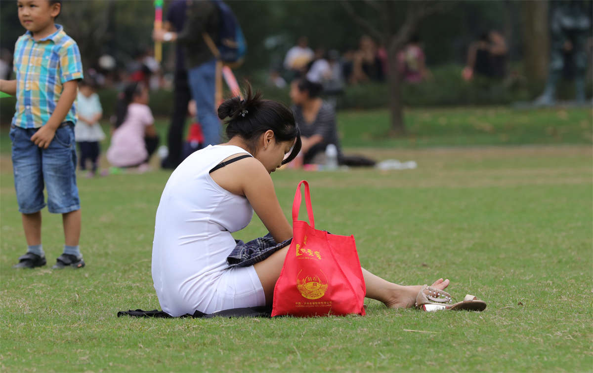 图片[2]-踏青公园街拍系列No.713 世纪公园草地掠影系列2-日更街拍