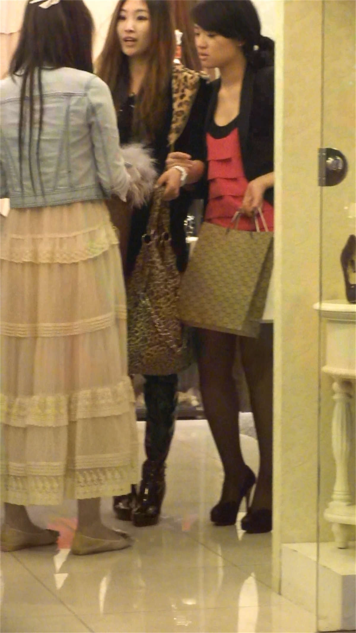 图片[2]-性感长靴高跟美女-日更街拍