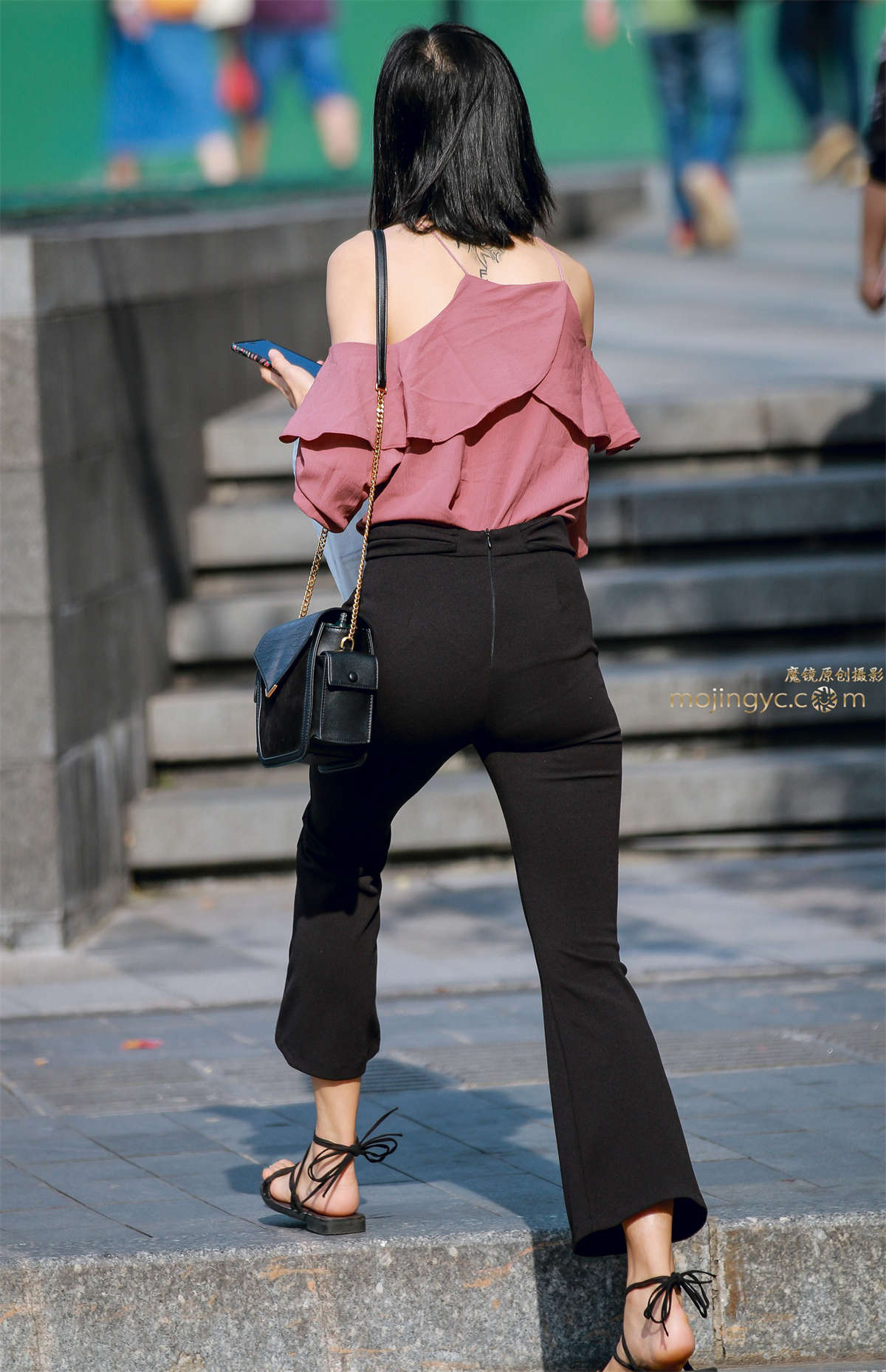 甜美可人也性感-日更街拍