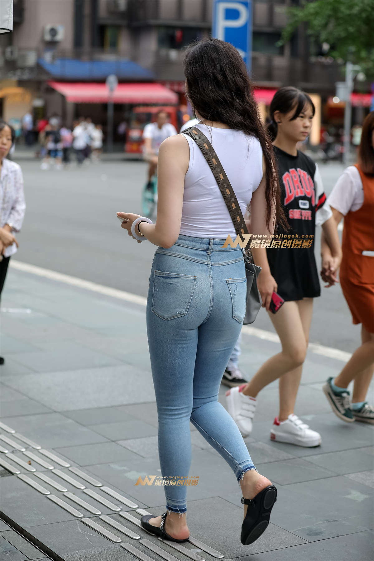 图片[2]-【凯恩赛帖】漂亮紧牛风韵美女-日更街拍