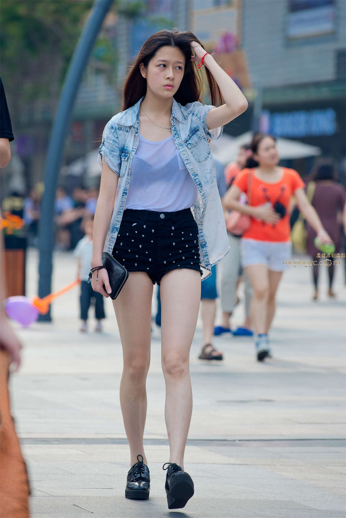 图片[2]-热裤，裸腿，平底鞋-日更街拍