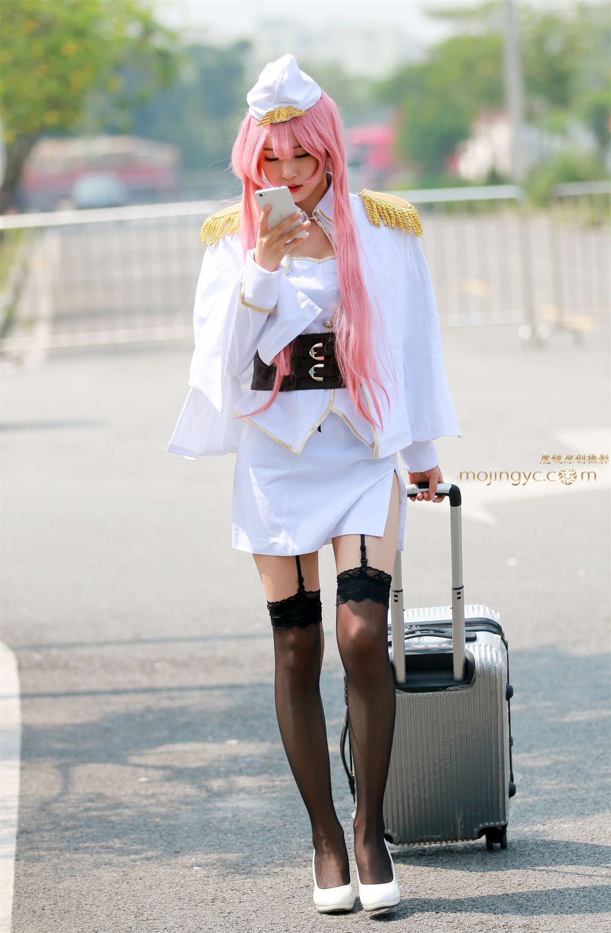 图片[2]-为什么丝袜要有两根吊带呢-日更街拍