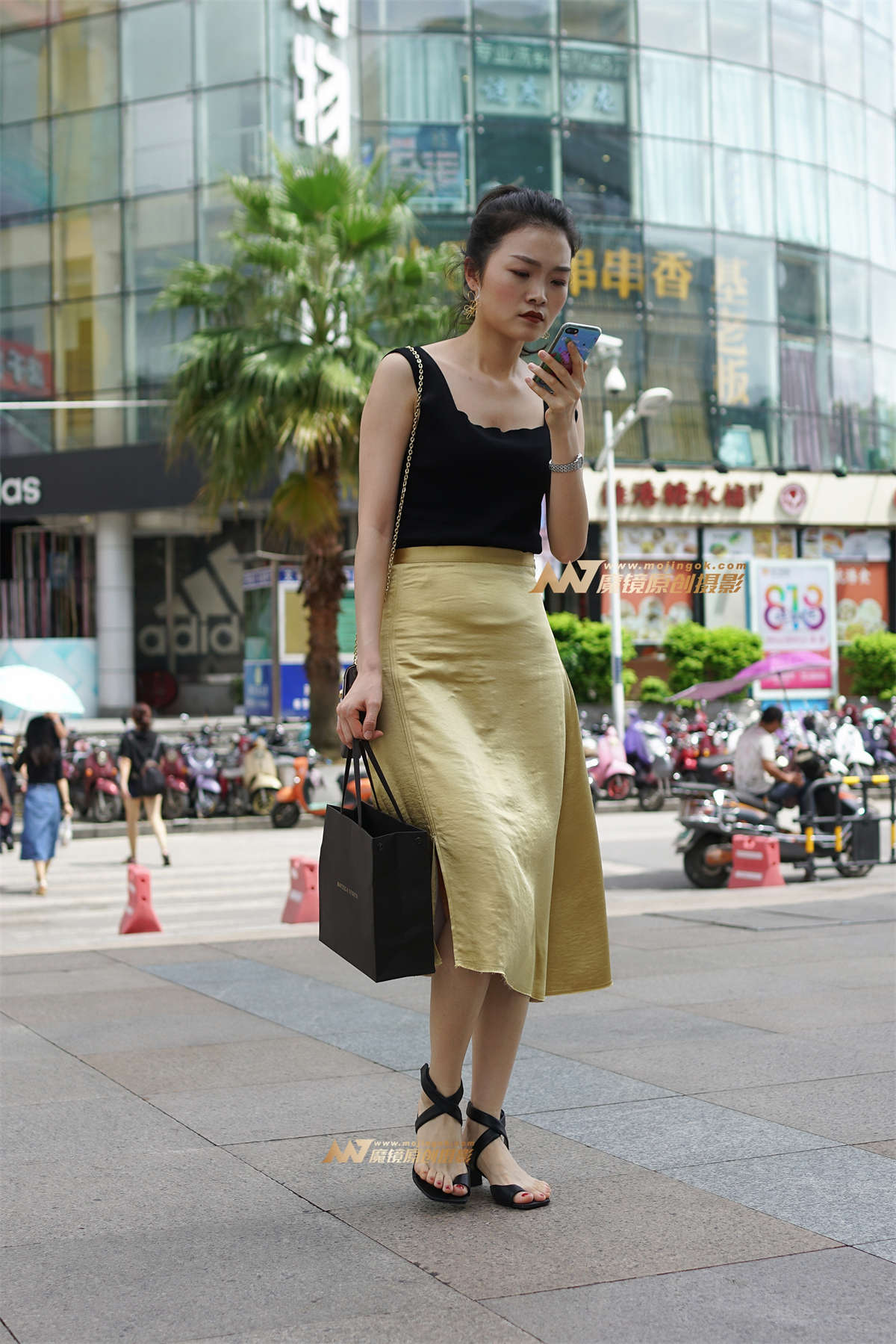 【哈曼赛帖】黄裙街拍-日更街拍